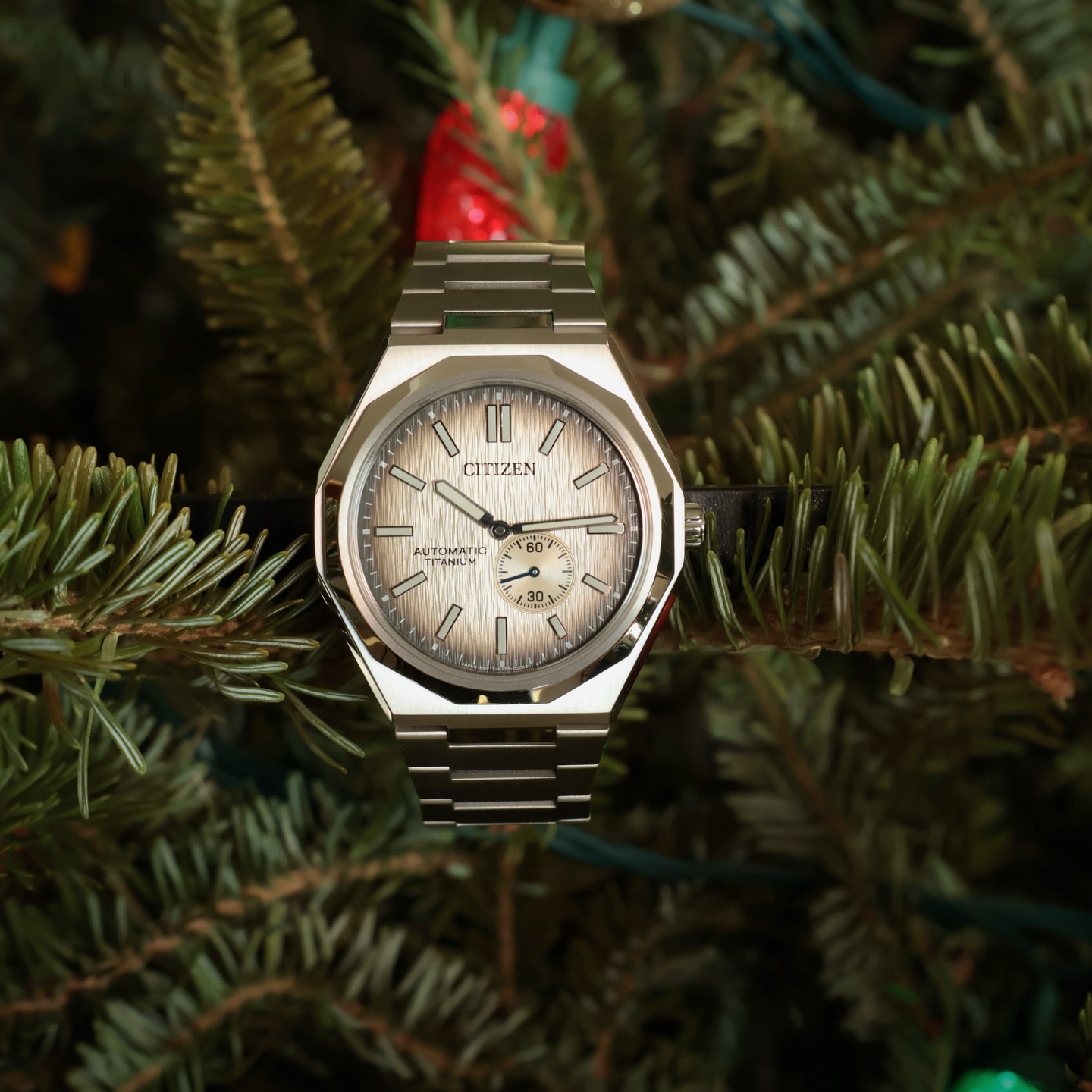 Merry Christmas and Happy Holidays to all 🎄❄️🎅
Wishing you a fun day unwrapping presents (and maybe a watch or two) under the tree 😬🎁
⌚️: @citizenwatchus Zenshin 60 Titanium
#watchcollector #watchfam #citizenwatch