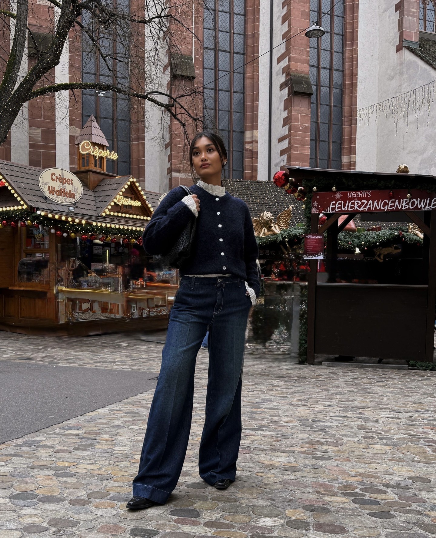 From mulled wine at the market to sitting cozy at dinner, outfit sorted 🍷🌲