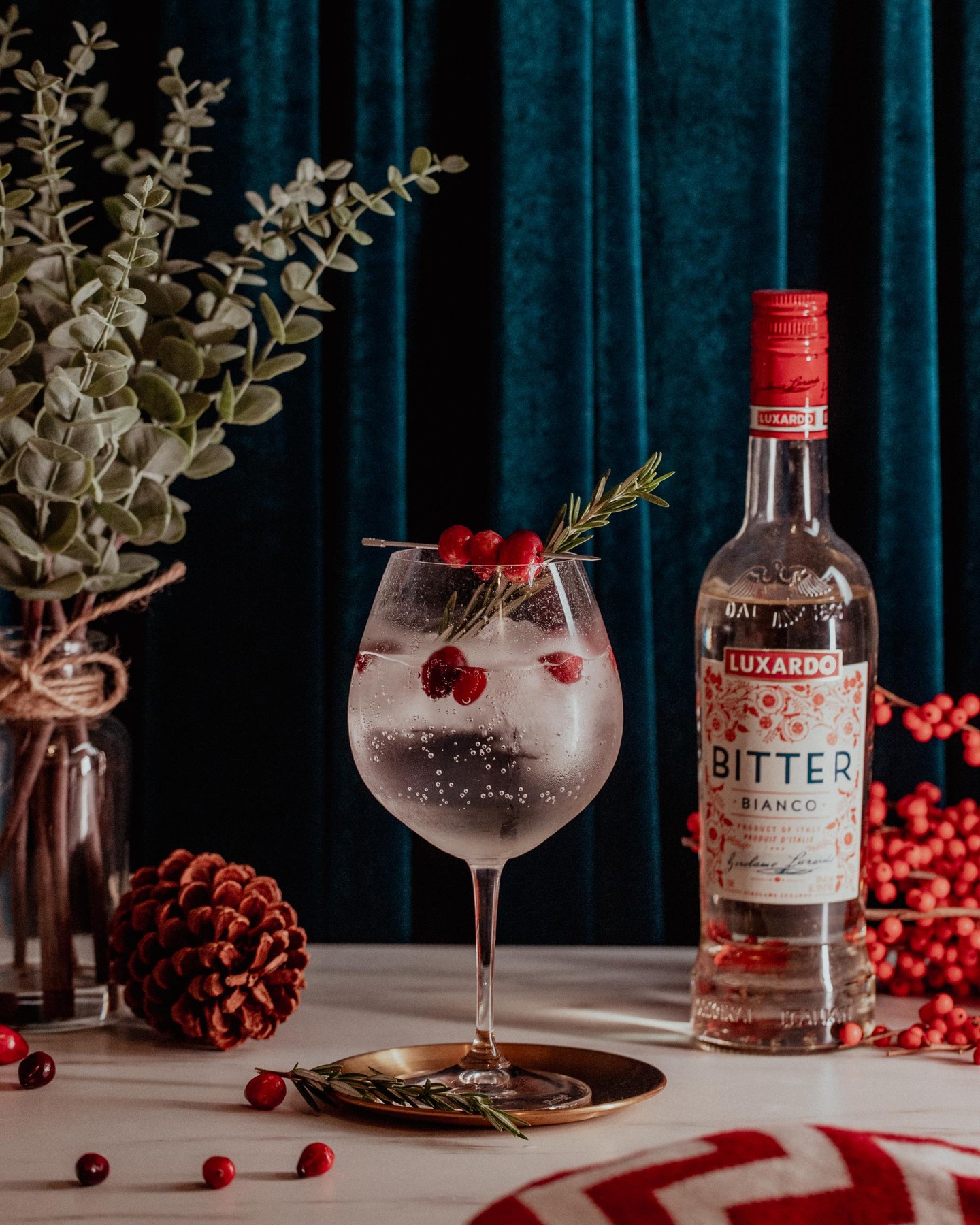 A spritz fit for Christmas Day ๐โจ Crisp Luxardo Bitter Bianco, winter bubbles, and a pop of cranberries โ consider your holiday sipping sorted. #HappyHolidays