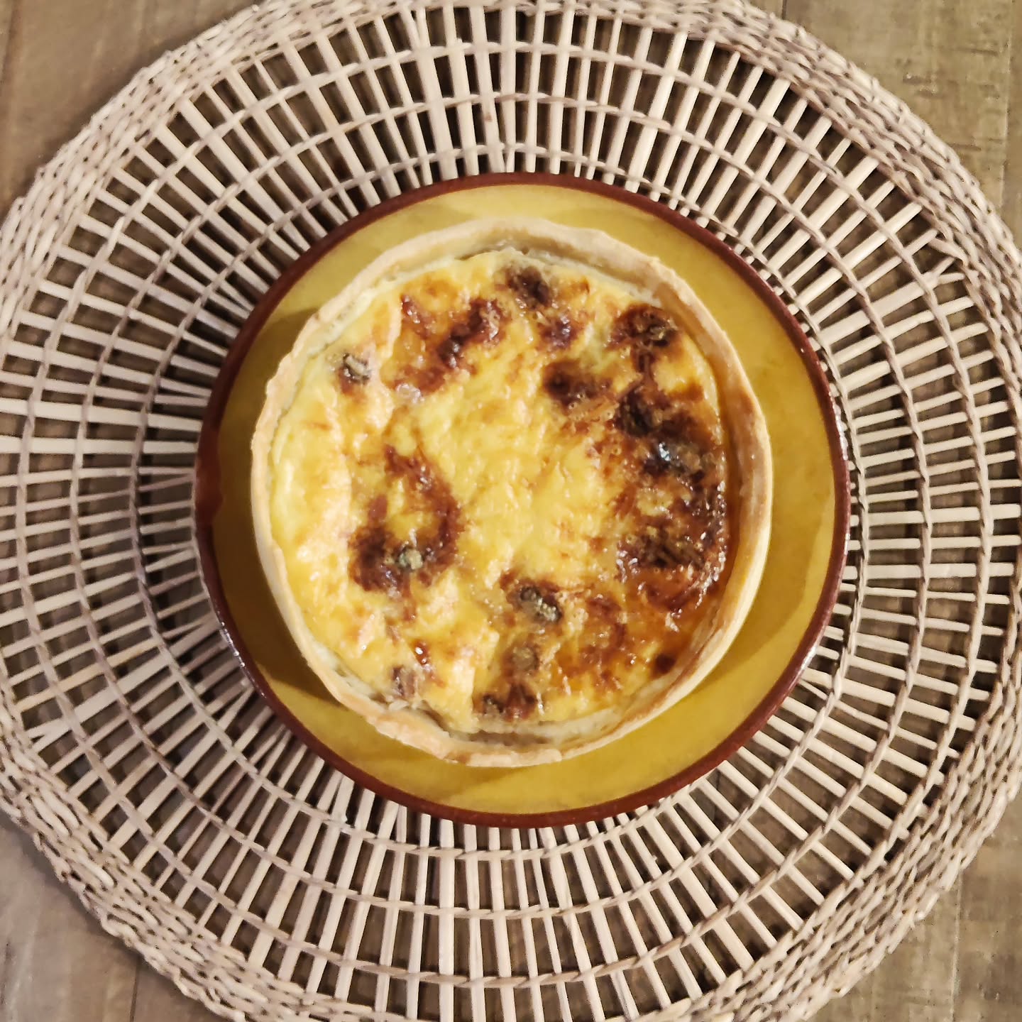 Ensayando con otra especialidad francesa... Pero a nuestra manera😃 Quiche de masa quebrada, con bacon, nueces y cebolla caramelizada 🤤
