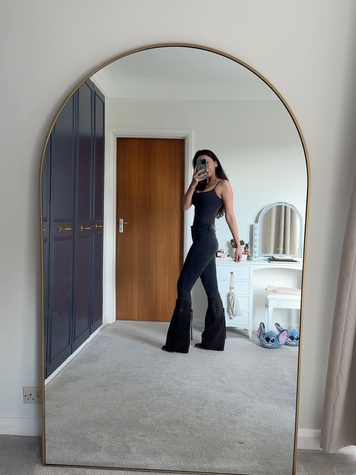 These boots got me hitting all poses and in my skinny jeans today, so you could see how great they are.
Merry Christmas Eve! It was a Soosh day for us.
Last slide bc the boots deserved it.