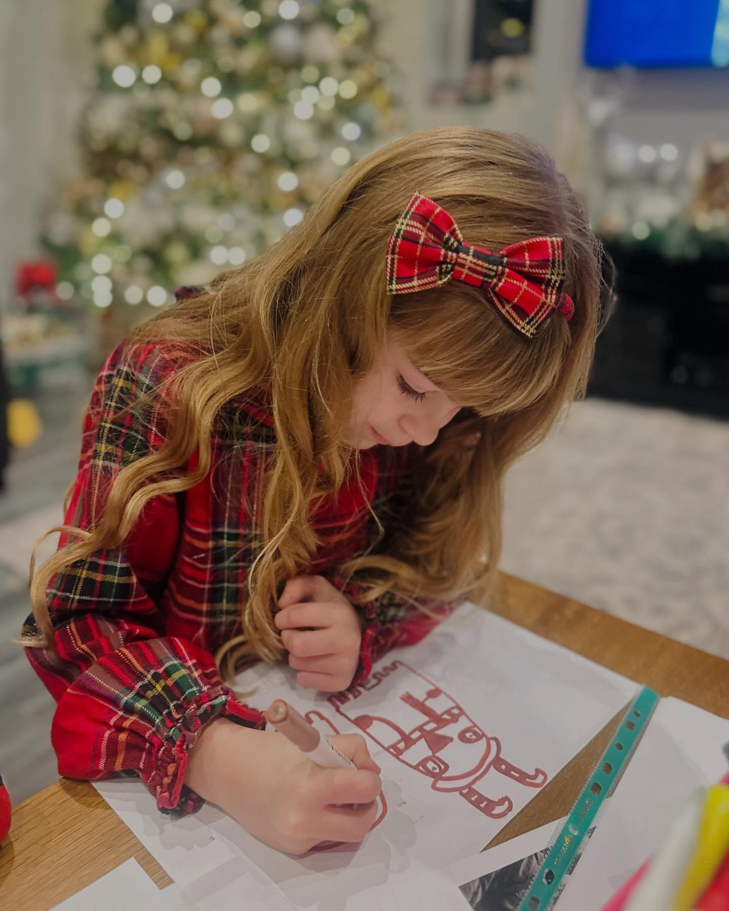 Merry Christmas to all my wonderful followers ❤️ Hope you have a fantastic time celebrating 🎉
#merrychristmaseveryone #merrychristmas #christmas #christmastime #littledotsbows