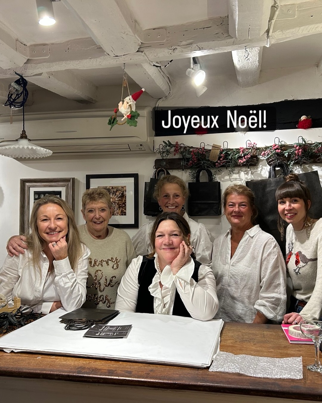 Merry Christmas from team Chic et tralala! We also had help from our friends Jo, Alison and Jill (not pictured here) during this busy time! Busy indeed and I am grateful you came to shop with us for gifts to your loved ones. Huge thank you!
#smallbusinessowner #independentshop #christmas #thankful