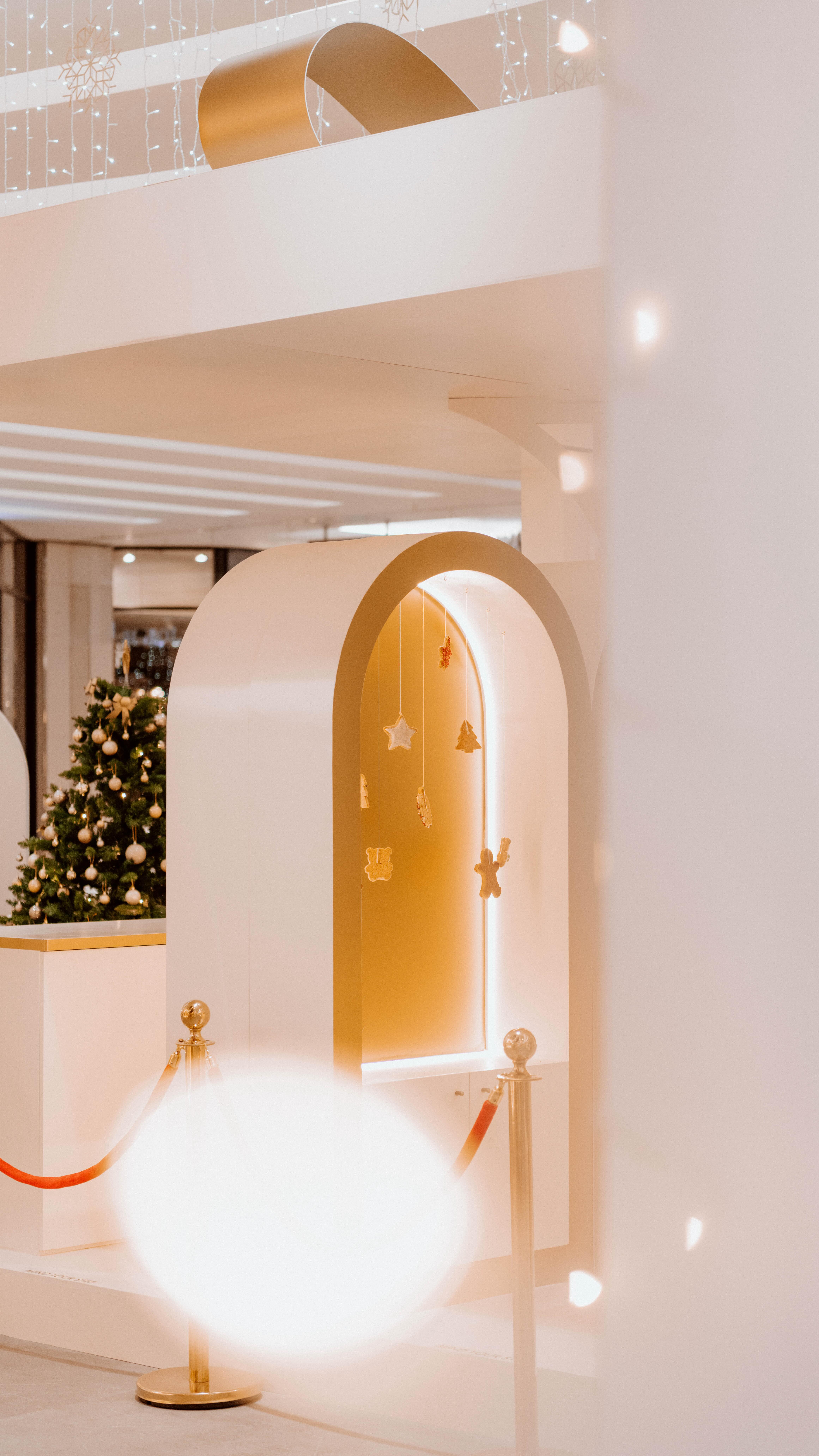 ✨Snapping Christmas into place✨
How we brought this 731sqm City of Enchantment alive, Happinest™ Custom style.
From glistening lights to golden reindeers, from @krispykreme_za and cookie corners to a custom @chateau_gateaux sales counter, a magic wishing well to a drawbridge leading to Santa himself. All this was brought to you by our amazing team, who is practically magic themselves.
This has been our biggest undertaking yet and we’re so proud of everyone that had a hand in bringing this to life 💙
#sandtoncity #christmasinstallation #happinestcustom #madeyoulook #custombuild