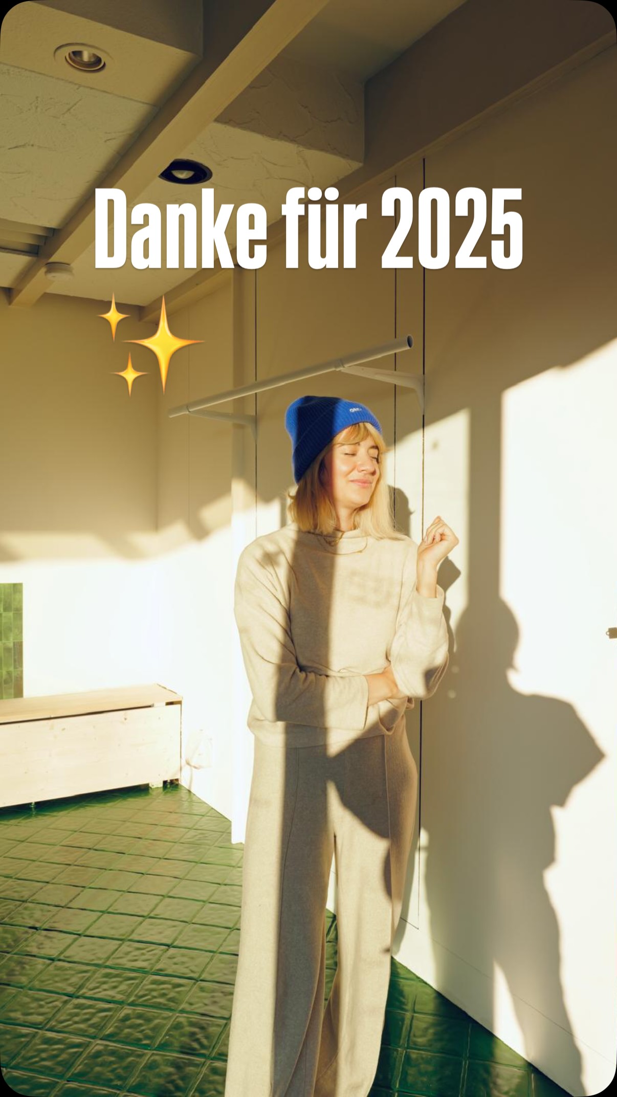 Dieses Bananenbrot ist mehr als nur ein Rezept – es ist mein Jahresrückblick. ✨
Während es im Ofen goldbraun wird, denke ich daran, was dieses Jahr alles möglich war:
meine eigene Konditorei K.Leckereien, wundervolle Café-Partnerschaften in Stuttgart, so viele besondere Tortenmomente für Hochzeiten, Geburtstage & Babypartys, eine renovierte Backstube mit ganz viel Herzblut und vielen tollen Messen.
Ein Jahr voller Arbeit, Mut und Träume, die Realität wurden.
Danke an alle, die Teil davon sind. 🤍 – ich bin bereit für mehr. 🥂