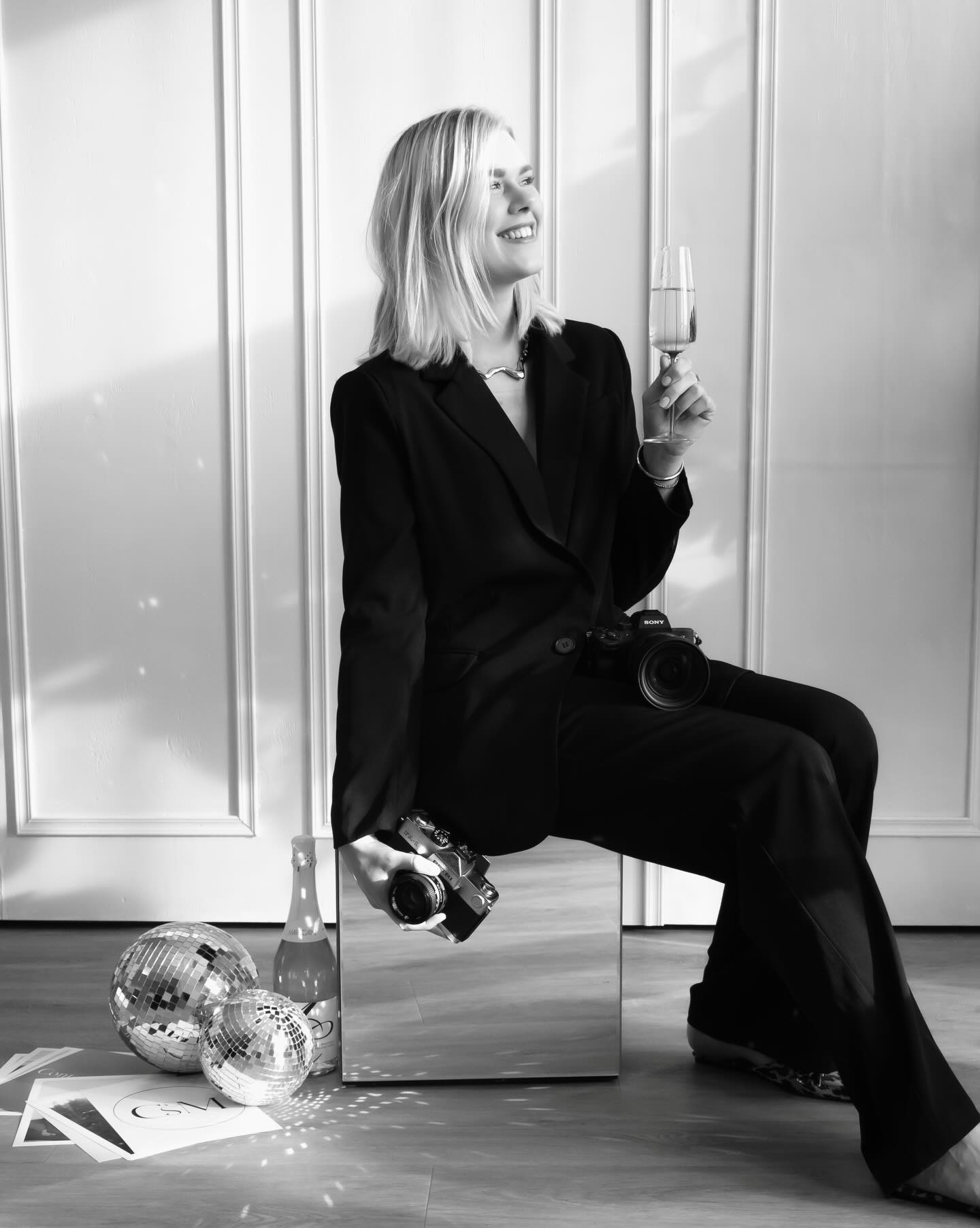 Dankbaar voor 2025. Voor alle fijne samenwerkingen en mooie opdrachten. Ik wens jullie hele fijne feestdagen en een gezond, liefdevol 2026 🪩🎄🥂