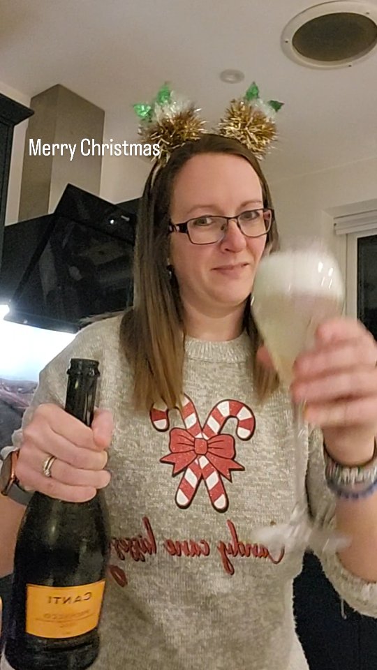 Turning Prosecco into a mimosa so it’s socially acceptable before 10am
Christmas morning rules: pyjamas on, mimosas allowed!!
Cheers and Merry Christmas 🎄
Thank you to everyone who has showed my business love this year. Not just buying my biscuits but sharing my content, liking my posts, comments, it all adds up and helps me to grow. 🫶✨️
#mimosa #prosecco #proseccobreakfast #christmasmorning #christmascocktails