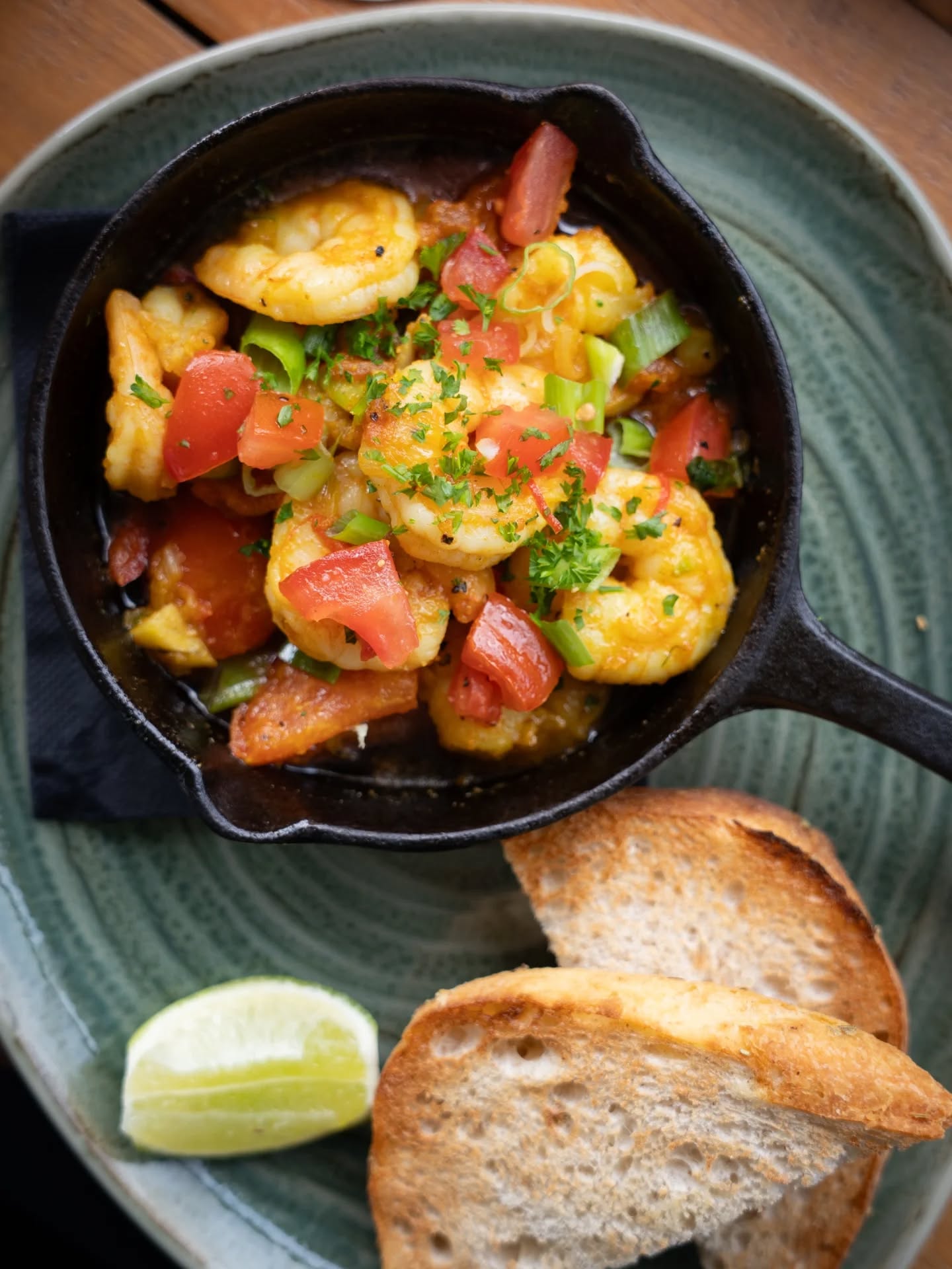 Sizzling prawns, rich aromas, and a plate worth slowing down for 😍
#caponesgalway #galway #restaurantgalway