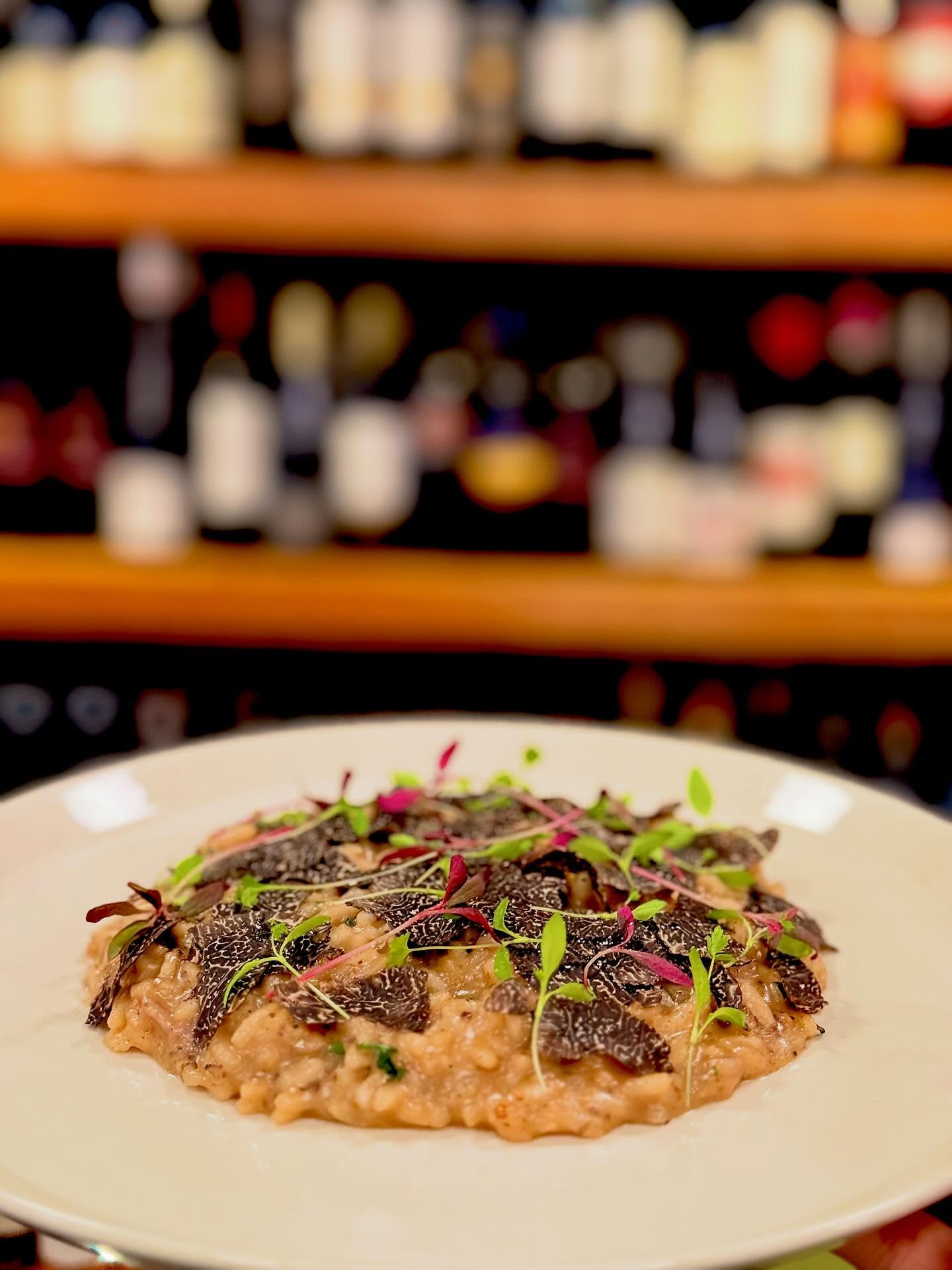 ONE OF OUR WINTER FAVOURITES:
RISOTTO AL TARTUFO - freshly shaved Italian winter truffle over our creamy risotto al tartufo. 🍄🟫
The aroma of beautiful winter truffle, deep, earthy and beautifully aromatic.
Perfect with a glass of something special. 🍷🍇🤎
Available now on our Winter Menu.
#CoventGarden #WestEndLondon #ChristmasInLondon #NYECoventGarden #LondonEats #FestiveDining #dallaterrawine
