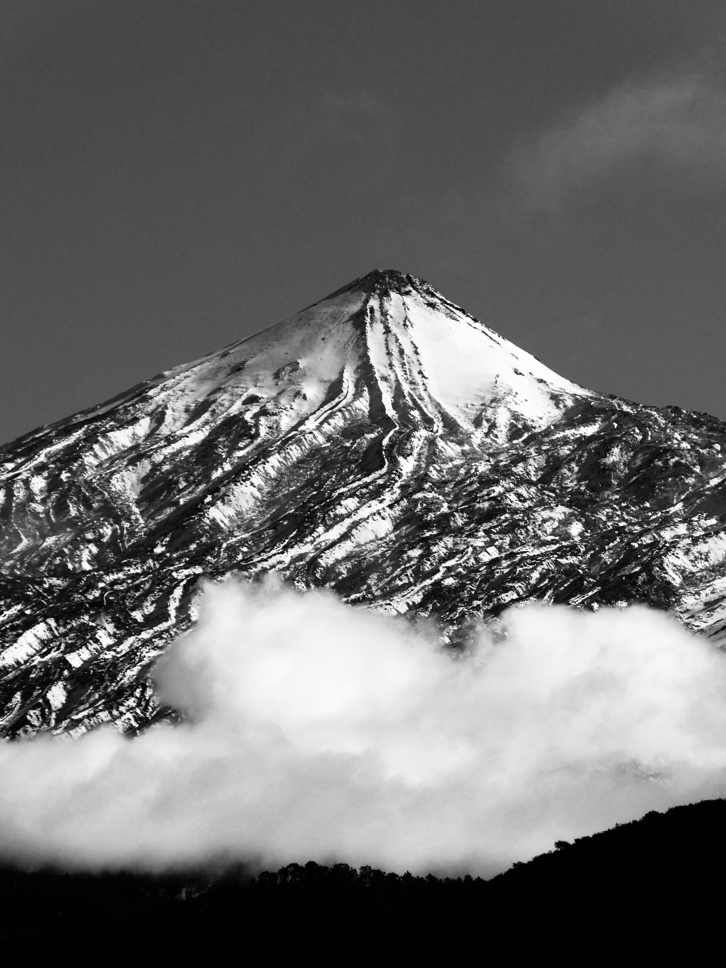Volcan 🌋 El Teide à Ténérife sous la neige
.
.
@au_coeur_du_voyage (Suisse) #au_coeur_du_voyage #teide #tenerife #islacanarias #volcan