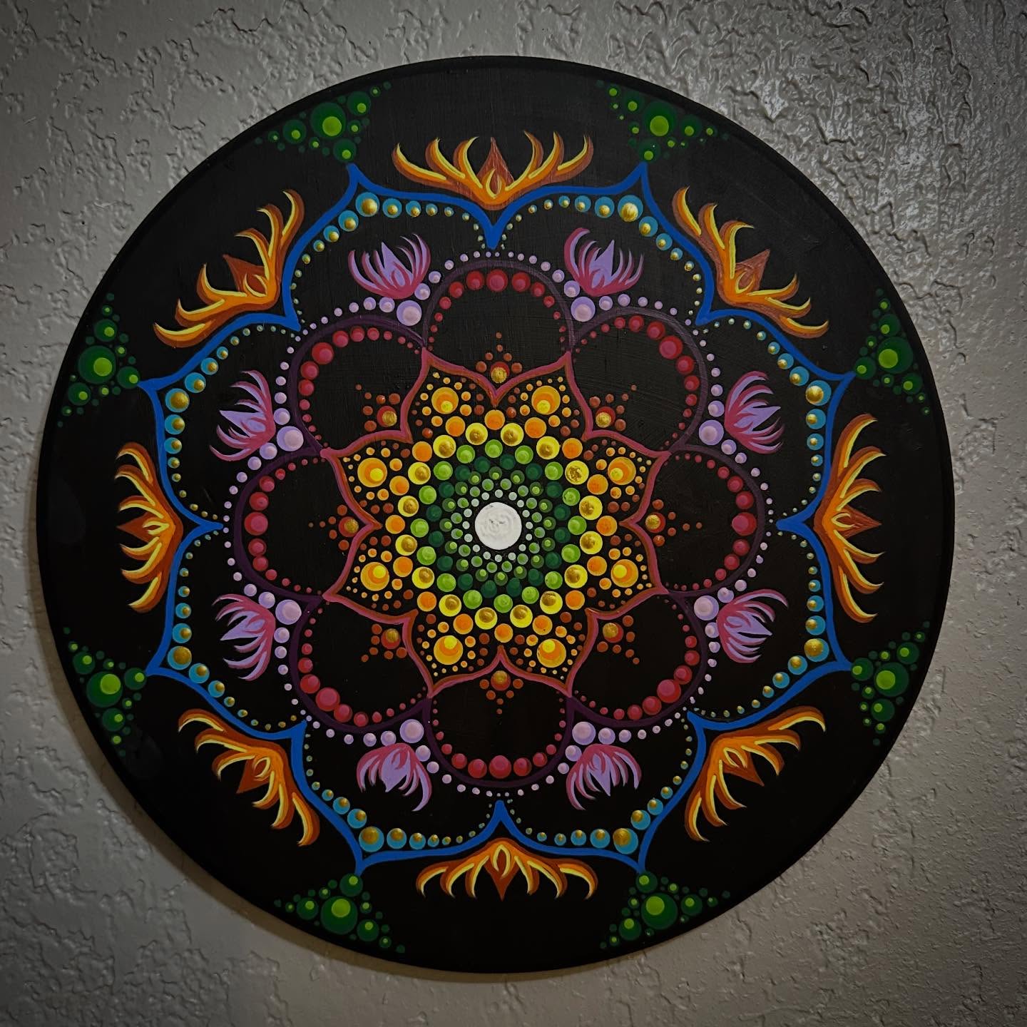Completion! This sweet 12 inch wood piece was a joy to spend the day working on. 😊
Want to learn how to make a Dot Mandala?
You can register now for our next two hour workshop, Sunday afternoon, January 25th!!
@thebefreehealingcenter ❤️ @ahimsawithemma
#creativeflow #mandala #dotmanadala
