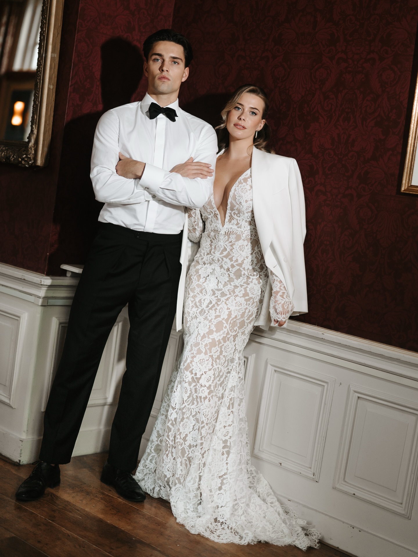 Soft lights. Deep reds. Christmas at the table ❤️
Merry Christmas everyone!🎄Cheers 🥂
/
Zacht licht. Diepe roodtinten. Kerst aan tafel ❤️
Fijne kerst allemaal! 🎄 Proost 🥂
Photographer @demis_design
Muah @sandrabierens_bridal
Venue @kasteelengelenburg
Dress @atelieredwinoudshoornbridal
Suit @michaelgisoweddings
Weddingplanner & styling @letoileweddings
Content creator @bielobridal
Flowers @bloombybeau
Stationary @studiospruijt
Couple @victoria_vermeer & @sem_klaassen
#winterwedding #christmaswedding #kasteelengelenburg #amsterdamwedding #weddingphotographeramsterdam