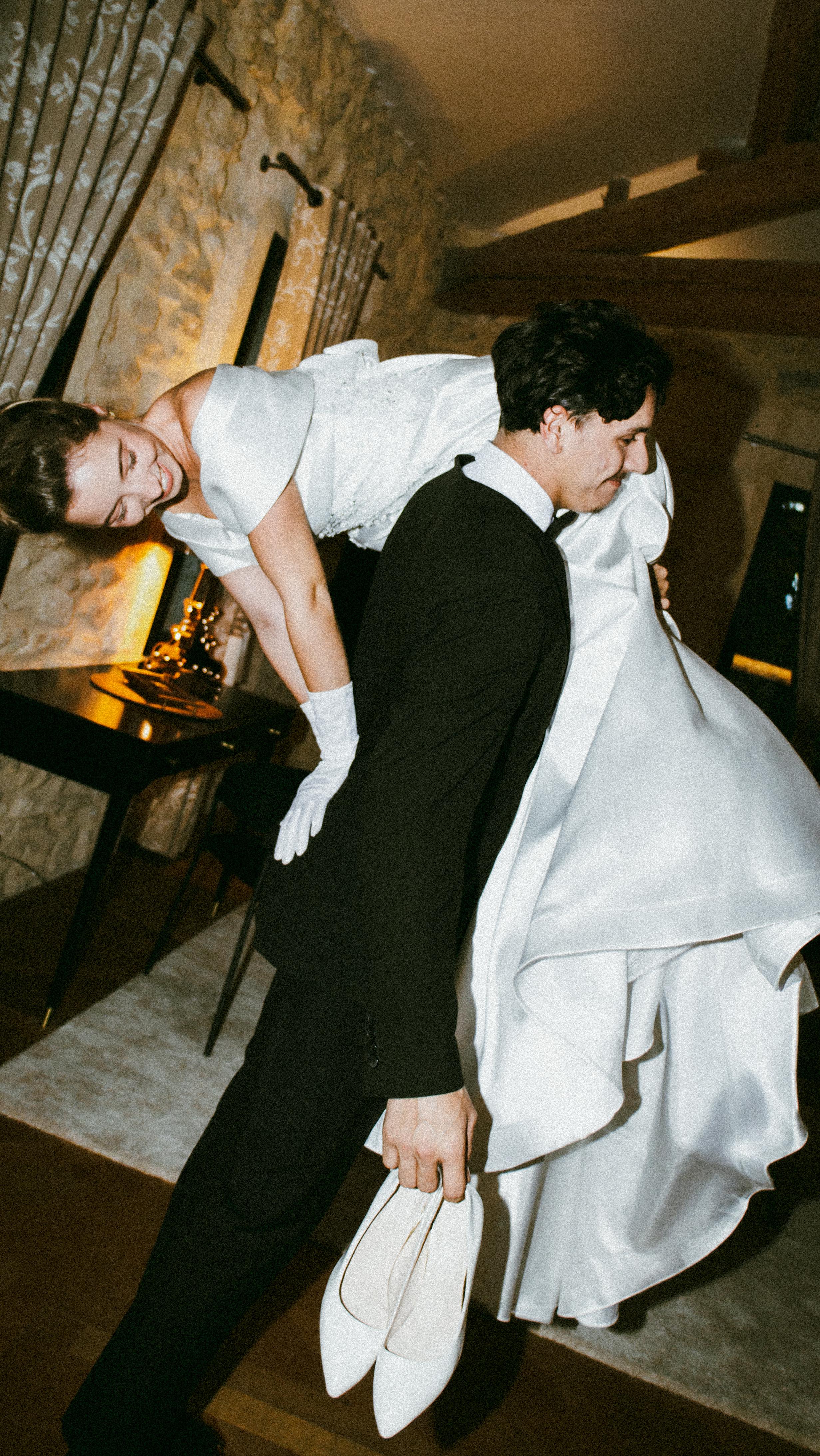 Quand l’amour rencontre la magie de Noël 🎄✨
Lieu @domainetrinite
Wedding Planner @maisongoth
Décoratrices @inspire_evenement
Wedding content creator @bridalstoriz
Photographe @maisongoth
Makeup & Hair Artist @ad.makeup._
Art Floral @l.atelier.demilie
Noeud géant personnalisé @cousettes_davril
Robe de mariée @magicdaycouture
Bride & Groom @mathilde_luce @mattttthieu
Quatuor à cordes @lesarchetssanscible
Costume @clubdelhomme
Pianiste & chanteuse @copellya @veve1780
Location mobilier @le.hangar.location
Location chandeliers @cocotouchdeco
#weddinginspiration #christmaswedding #loveinwinter