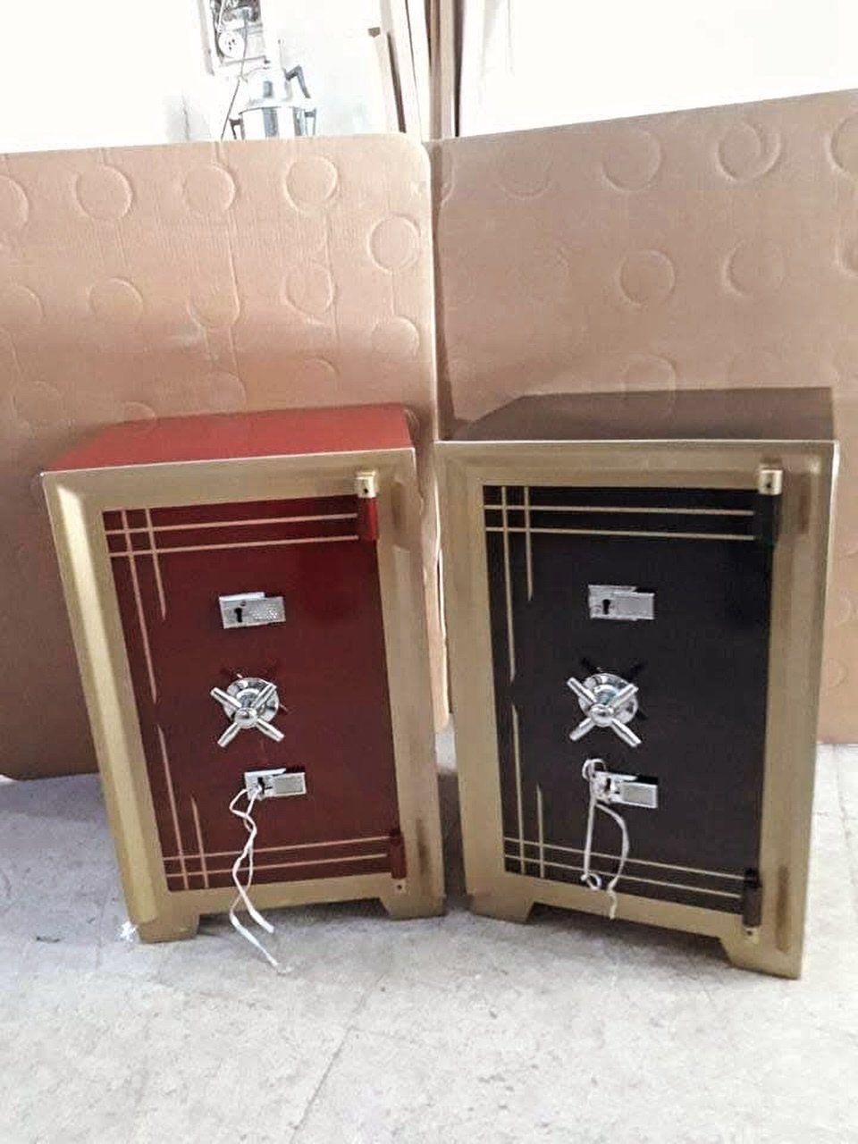 Aynı model, farklı renk alternatifleri.
Detaylı bilgi için bizimle iletişime geçin. önerisi
#YiğitlerÇelikKasa #ÇelikKasa #RenkSeçeneği #Güven