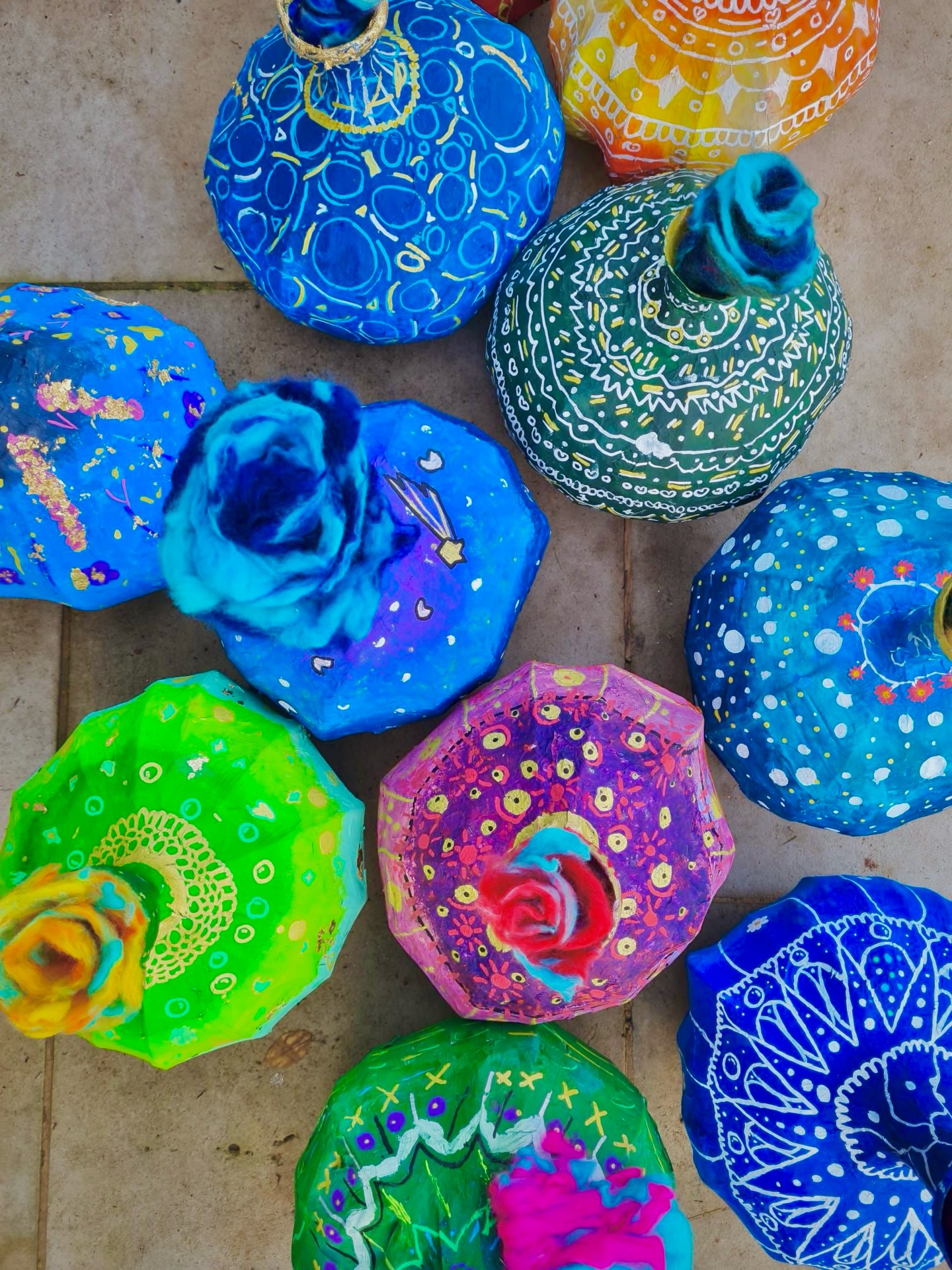 ✨ Wonderful Pots – Part 1 ✨
Our students at RTSY – The Creative School of Art have been exploring 3D organic pots made with paper mâché, transforming simple materials into bold, sculptural forms.
Using vibrant colours, playful patterns, and expressive design, each pot celebrates individuality and creative confidence 🎨
This project marked the final piece of the term, and we are so proud of what our students achieved. These joyful, imaginative works are full of character — proof that learning through making is where the magic really happens ✨
🌸 Part 2 coming soon! We’ll be sharing the beautiful felted textile flowers that complete these pieces…
Created with curiosity, colour, and lots of fun here in Enfield 💛
#RTSY #Enfield #Londonart #ArtWork #art