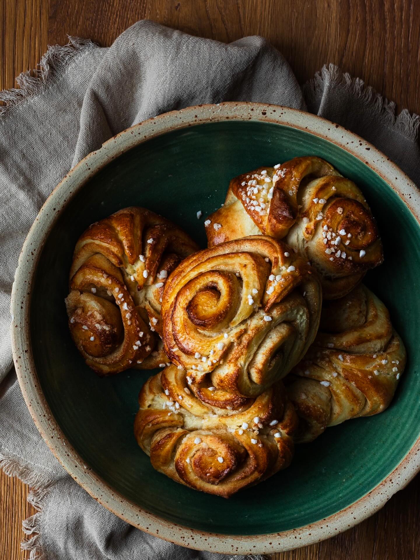 Frohe Weihnachten ✨🎄🎅🏻 und möge das neue Jahr dir viele Gründe zum Lächeln schenken.
Wir verabschieden uns in eine kleine Winterpause und freuen uns, ab dem 9. Januar 2026 wieder wie gewohnt für euch da zu sein.
#weihnachten #weihnachtsgrüsse #froheweihnachten #franzbrötchen #winterpause