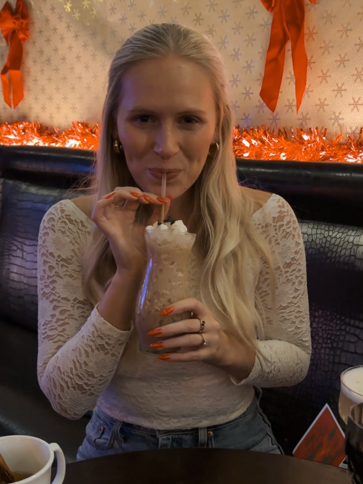 feeling fa la la 🎶🎄
Happy Christmas Eve Eve from @naughtylistorlando ✨
#christmas #holidaypopup #holidaybar #orlando