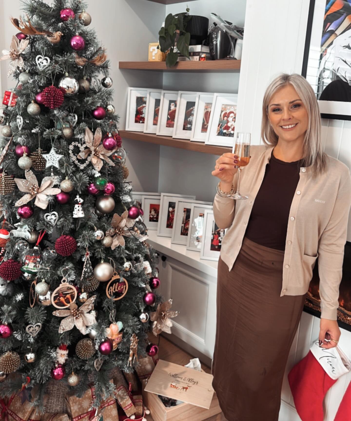 Merry Christmas from the face behind the logo 🎄
Thank you for another amazing year at Deb’s Design Lab.
Thank you for letting me do what I love — creating beautiful, meaningful pieces 🥰
Every email, call and Google review with kind words truly means the world to me and reassures me to keep going.
2026 is going to be a big one… new things are coming and I’m so excited! ✨