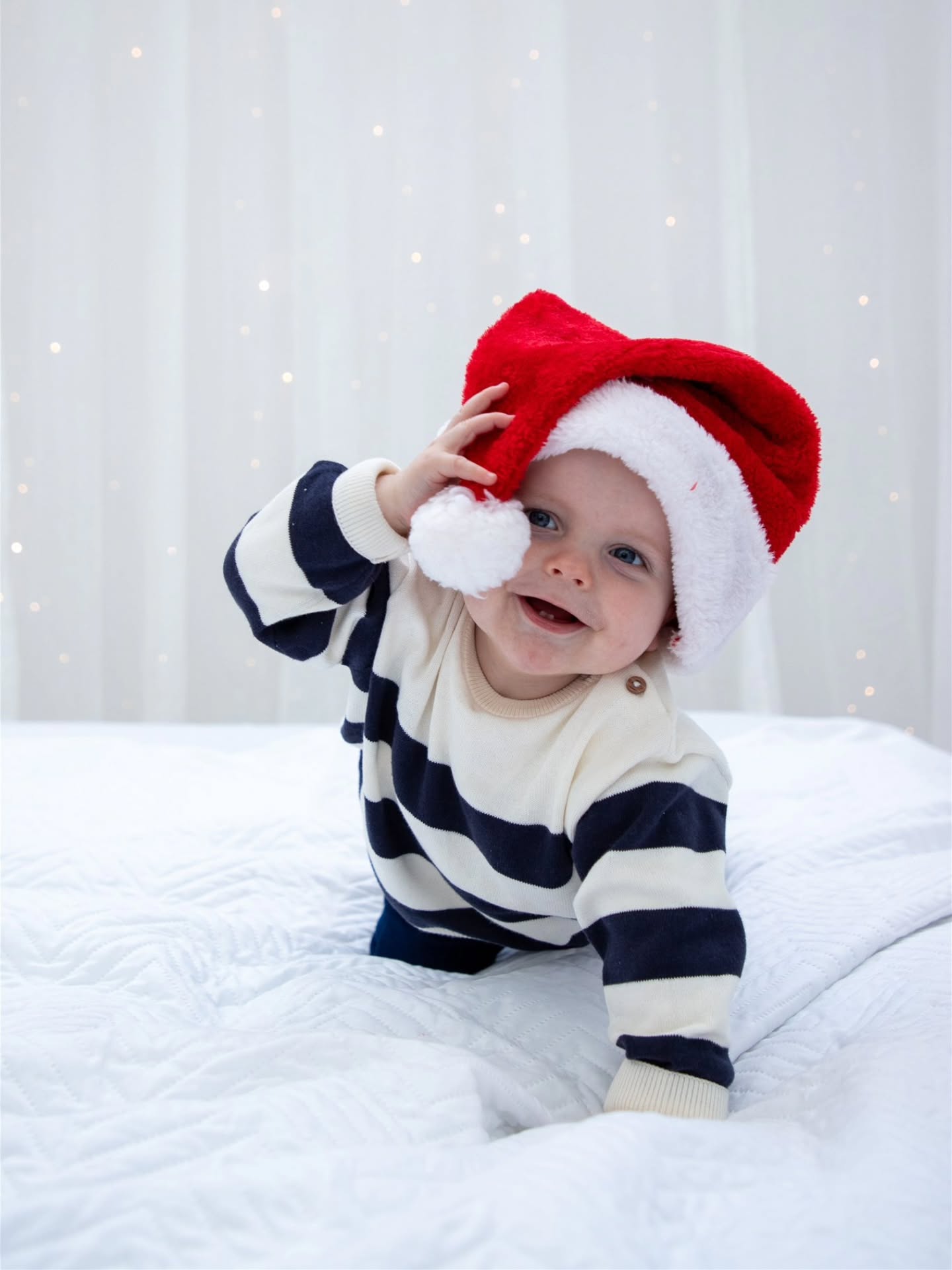 🎄✨ De kerstdrukte zit erop en wat heb ik genoten.
Van lieve kindjes en mooie gezinnen tot gezellige kerstmarkten en fijne samenwerkingen.
Dankbaar voor iedereen die voor mijn camera stond, een praatje maakte of mij dit jaar steunde ❤️
Nu even genieten van kerst… fijne feestdagen! 🎄✨