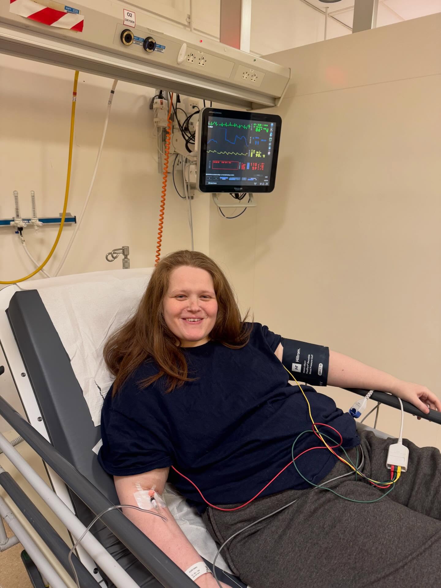 Christmas week started with my daughter fainting in Tescos and spending the day in Kingston A and E. Everybody was wonderful; Kate the paramedic who happened to be walking by at the time, Lou and Nathan @tesco Shannon Corner, and Annie and Grace @ldn_ambulance. The staff in A and E were the KINDEST🫶 Next page baking therapy with @tamingtwins Christmas wreath😋 Happy Christmas everyone🫶🎄🎁✝️ @chris_haris1