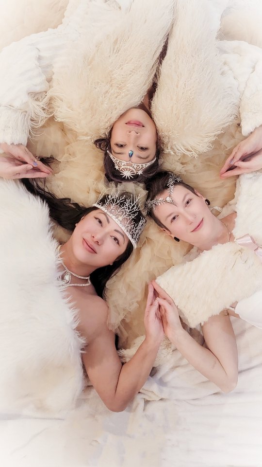 ❄️ Step into a living fairytale with us at the "Fairy & Iron Yuletide Ball: The Battle of Two Kings" — a night where candlelight glimmers, crowns are fit for royalty, and the clash of two kings unfolds in a realm of enchantment.
We’ll be weaving our own dance spell as winter elves — every movement a ripple of frost-kissed magic beneath glittering lights. ✨
Join us for immersive fantasy and gala that feels like pure enchantment. Dress in your fanciest fantasy white tie, enjoy a royal feast, and let the magic take flight! ✨👑
🕯️ December 28
The Grand Chalet, Milton
Tickets at @fairyandironrenaissancefaire
📢 USE OUR DISCOUNT CODE INVOKETRESS10 FOR $10 OFF YOUR TICKET! 🤑
Video edited by @mary.snow.official
#Invoketress #YuletideBall #WinterElves #FantasyDance #wintermagic