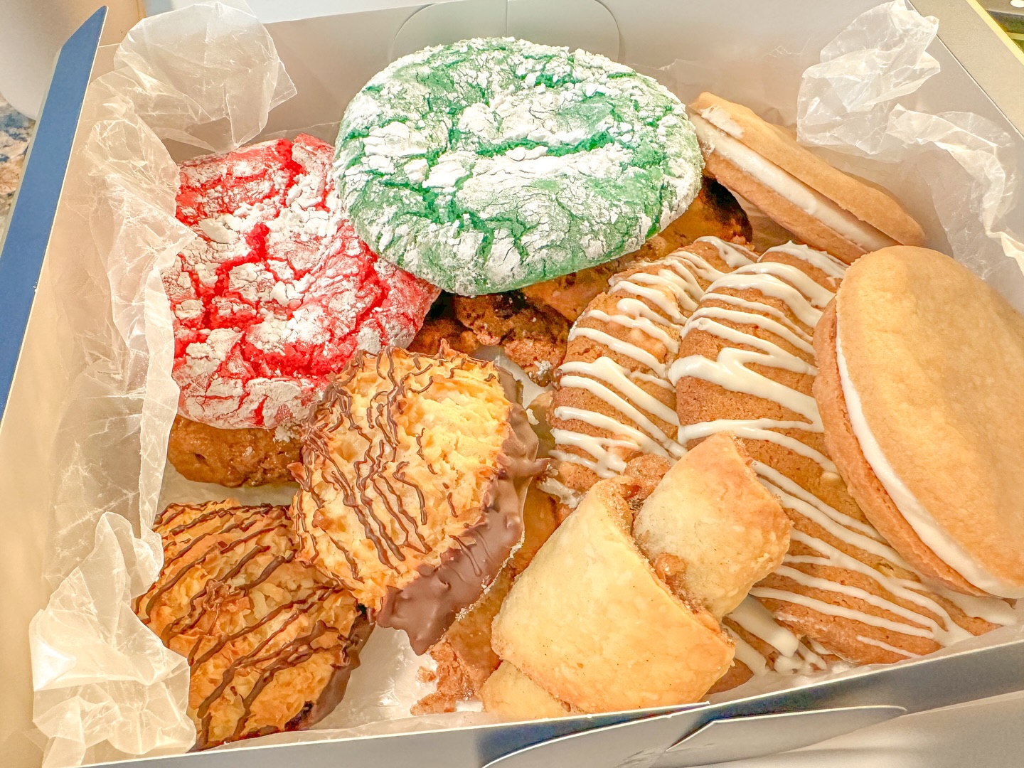 How cute are these holiday cookie boxes?? So happy with the way these turned out!
Wishing you and your loved ones a very happy and restful holiday season and a wonderful new year! ✨
•
•
•
•
•
#Cookies #CookieBoxes #Holiday #HolidayCookies #SoMuchYum #Christmas #Hanukkah #Bakery #HomeBaker #HomeBakery #Baking #SmallBusiness #ShopSmall #SupportLocal #WomanOwned #WomanOwnedSmallBusiness #VisitYolo #VisitDavis #Davis