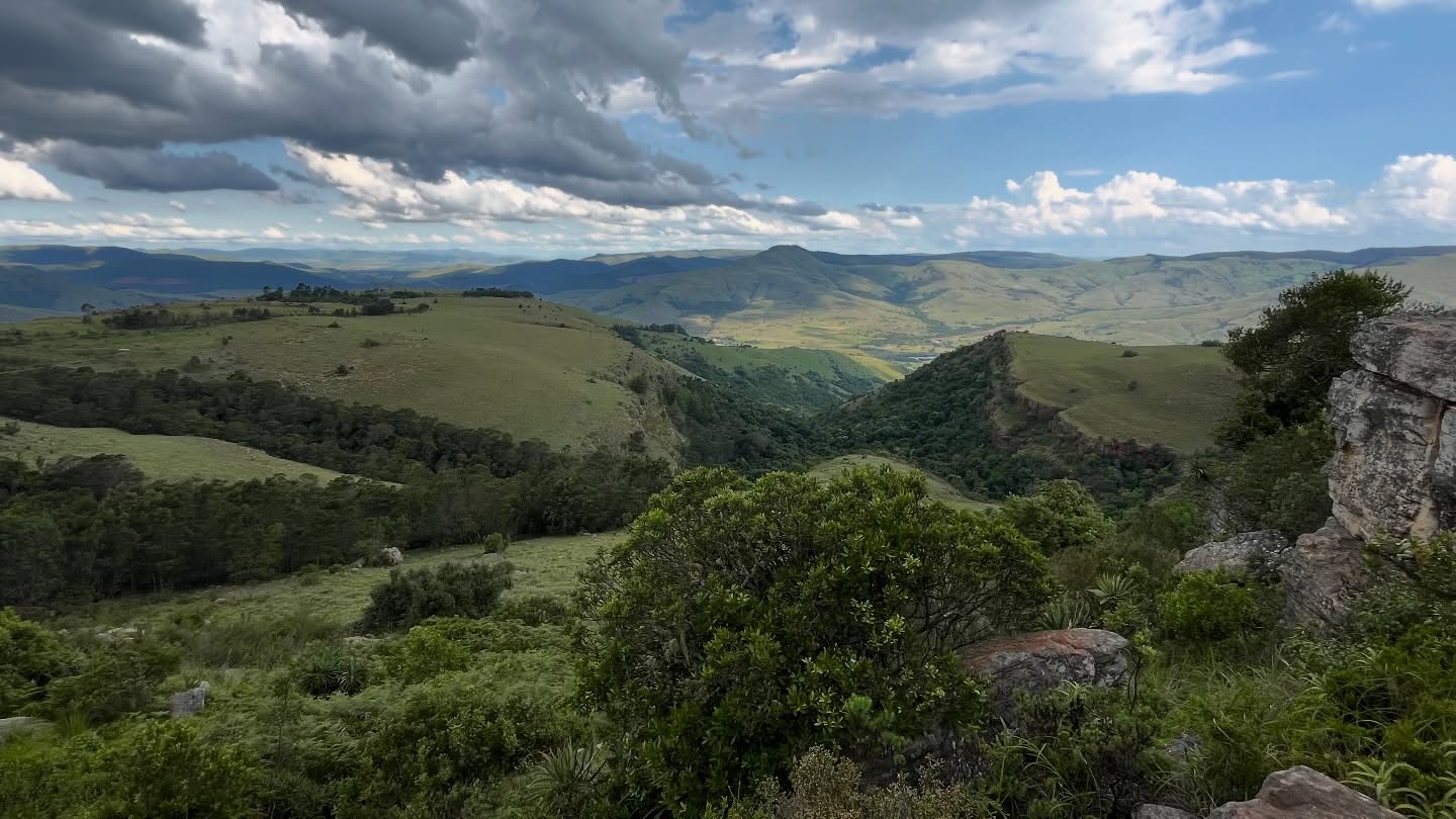 Two pictures, same day, same spot. My morning coffee between the clouds and my afternoon chill after the hike as the clouds start to gather for another storm. Aloe Kaya Camp, Mpumalanga #coffee #storms #skies #high5hiking #footprintjourneys