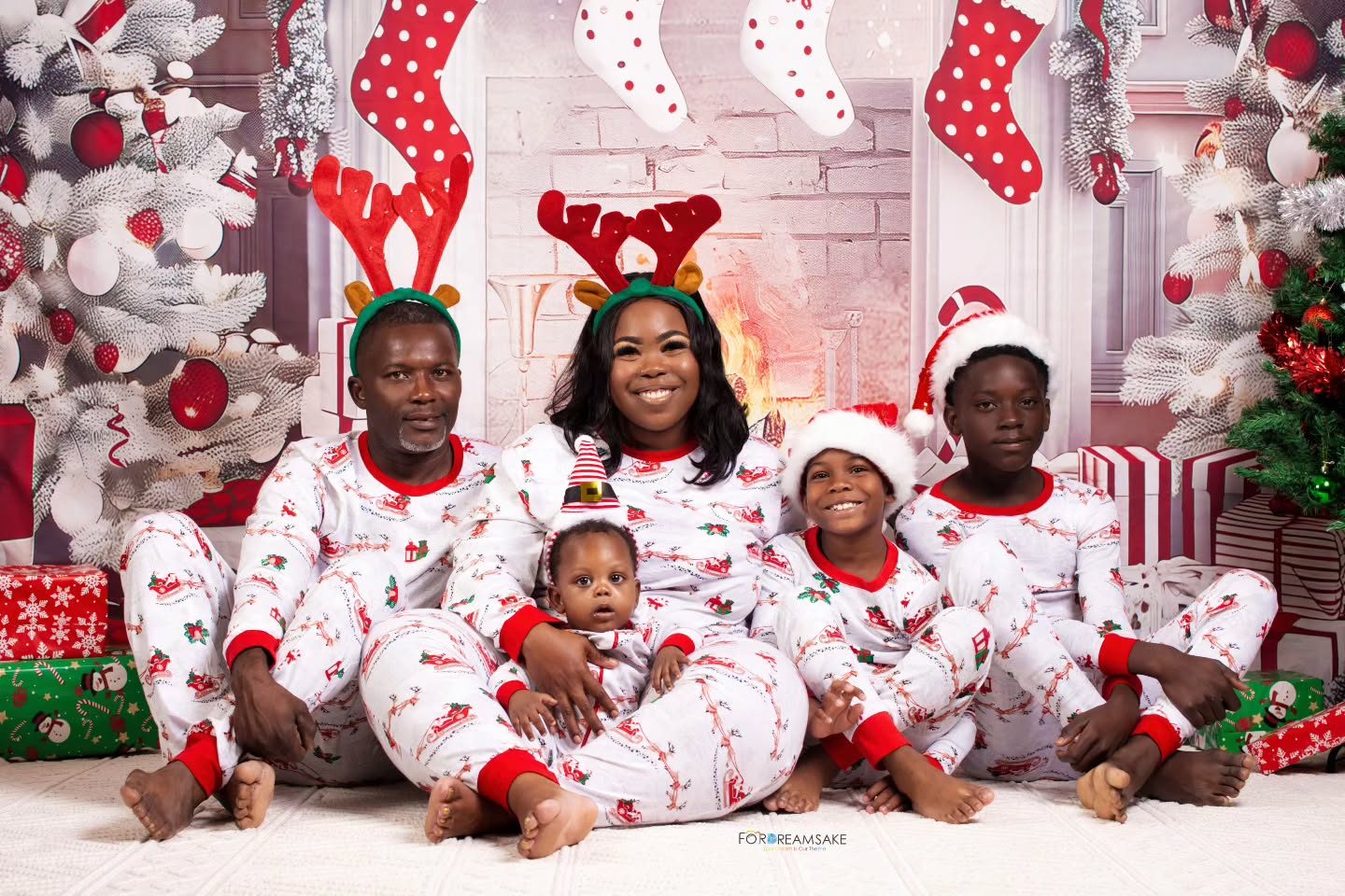 @alainpilgrim x Regina & Family
Merry Christmas
To See the Full Album, Visit My New Online Gallery Link In Bio🙏🏾
#camera #sony #landscape portrait nature love photography life sunset sunrise godisgood beauty beach lens beautifuldestinations barbados caribbean ocean canvas faith light happiness love photoshoot #christmas #studiophotography