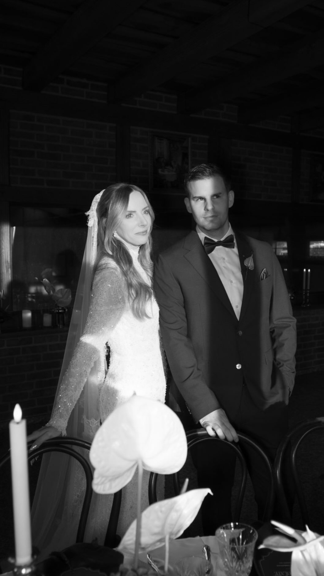 Ihr Lieben,
Ich bin sprachlos – 2021 habe ich @danny_schaefer für ein Herzensprojekt angefragt: kleine Sequenzen um Euch als Paar in den ersten Sekunden näher zu bringen wer ich bin. Doch nach dem Dreh kam die Ernüchterung – die Location verweigerte die Veröffentlichung.
Ich habe trotzdem nie aufgehört, davon zu träumen… und genau dadurch ist etwas Magisches entstanden: Zwei wundervolle Videografen @jacquelinealicegoutier und @benediktandxenia haben Danny mit Videomaterial von meinen Hochzeiten, Projekten und einem Interview unterstützt – und so konnte dieser Highlight-Film doch noch Wirklichkeit werden.
Ein Moment, der mich tief berührt hat.
Als ich das Video zum ersten Mal gesehen habe, wurde mir wieder bewusst, wie oft wir vergessen, dass all diese besonderen Augenblicke, die echten Emotionen, die gesammelten Erfahrungen und die Weiterentwicklung nur durch Euch Brautpaare und Herzensmenschen möglich ist.
Von Herzen DANKE an @danny_schaefer – der diesen Film mit so viel Herzblut, Feingefühl und Leidenschaft zu einem echten Unikat gemacht hat. Danke, dass du die anderen Videos, all die echten Momente und Emotionen so kunstvoll mit deinen Videos verbunden hast – und mit deinem Talent aus so wenig so viel Tiefe, Emotion und Aussagekraft geschaffen hast.
Ich freue mich auf alles, was noch kommt – und bin bereit für neue Abenteuer mit euch alle.
Foto: @prettymoments.de
Videoschnitt: @danny_schaefer
Videoszenen: @danny_schaefer x @jacquelinealicegoutier x @benediktandxenia
Locations: @chateaudevarennes x @glashaus.events @fincasesvoltes
#realweddingmoments #weddingplanner #imagevideo #destinationweddingplanner #hochzeitsplanerköln #hochzeit #mallorcawedding #francewedding #orangerie #tentwedding #realwedding