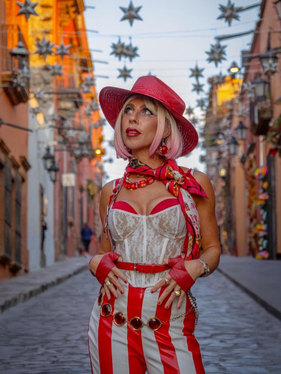 The holidays hold a lot of emotions..a lot of joy but also a lot of loss. Whatever it is that you feel this day..may you remember the truth that we are all stardust passing through this beautiful and precious experience. May you experience peace and love on this holiday and in each day. Love you! Jingle your bells you magical creature!!!
Photo by @montfortphoto.video @xoloproductions #christmas #holidays #sanmigueldeallende #vivaméxico #christmassong