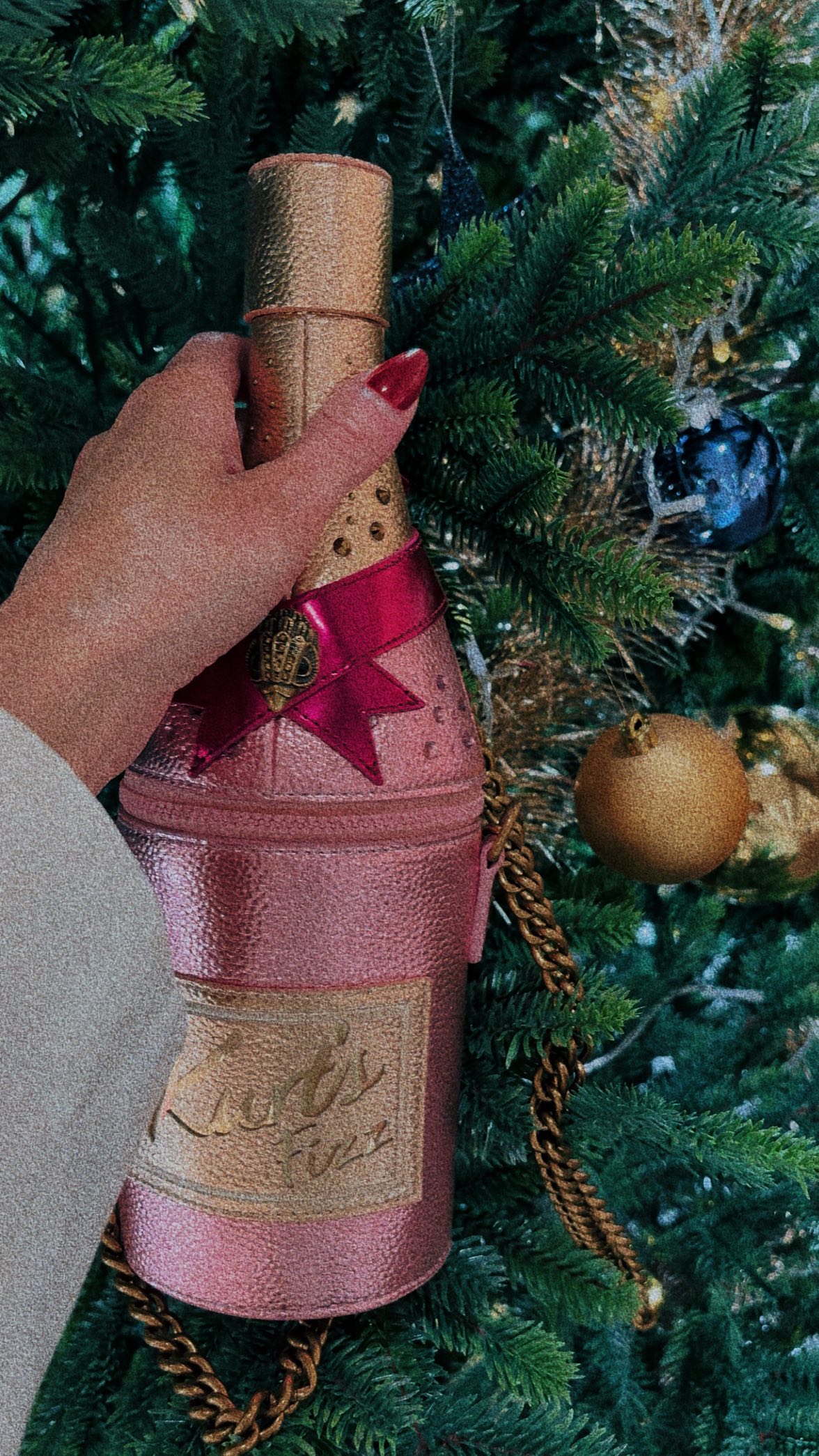 Petit Papa Noël 🎅✍️ : un sac Kurt Geiger, ultra stylé, édition limitée… pour une femme qui ne fait jamais dans l’ordinaire 💫👜
#LOULOU #loulouluxembourg #kurtgeiger #limitededition #premiumbag