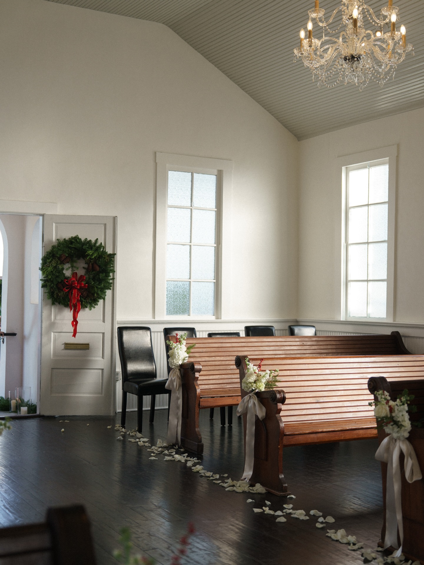 The chapel looked merry and bright for Quinlan and Colby’s wedding day.
Such a cozy and beautiful celebration at Chapel & Cellar 🤍✨
Merry Christmas to all from Chapel & Cellar!
#christmaswedding #chapelandcellar #chapleandcellarwedding #weddinginspo #holidaywedding