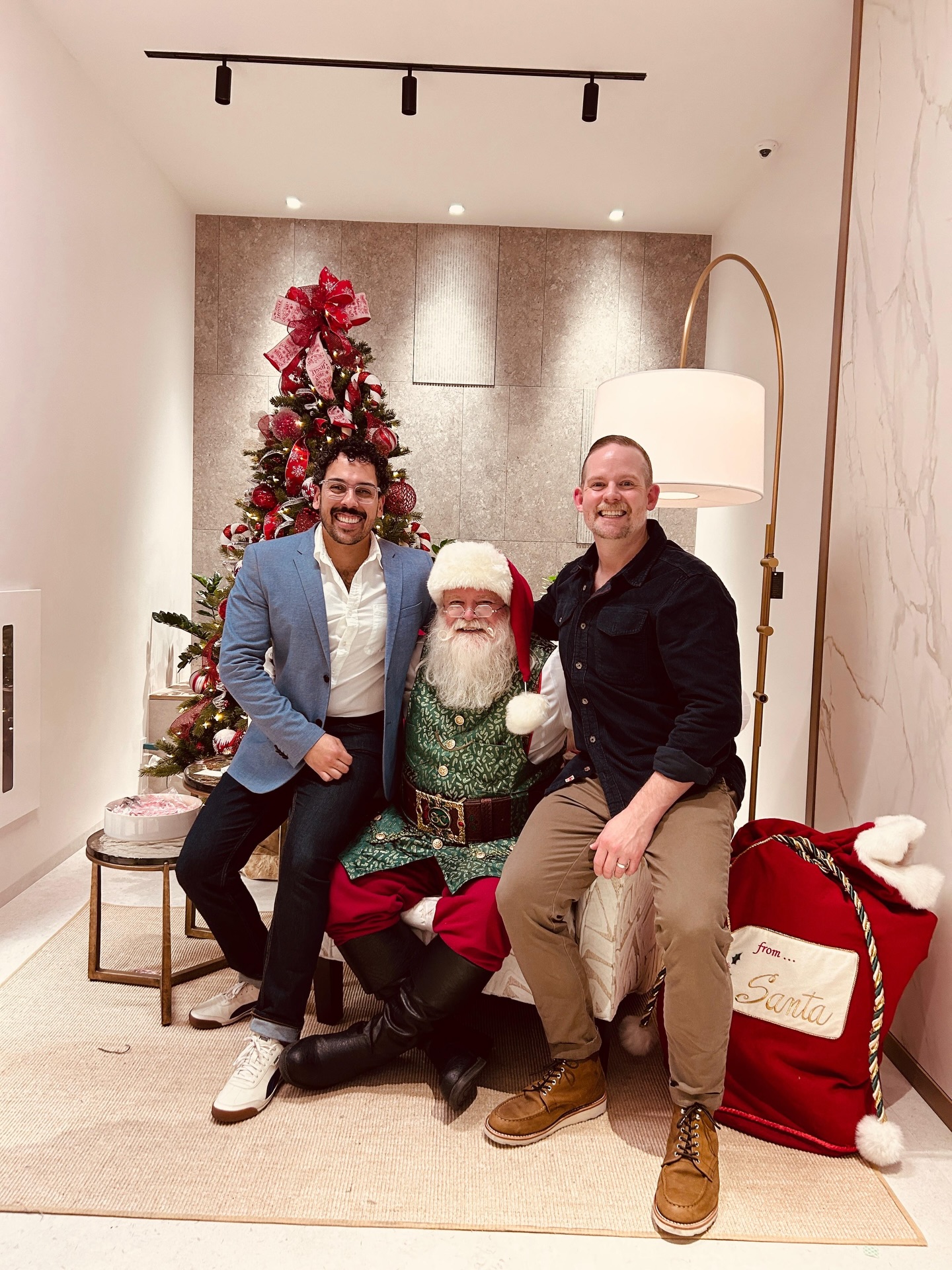 A season wrapped in warmth, gratitude, and creativity ✨
Merry Christmas from Avesso Studio 🎄