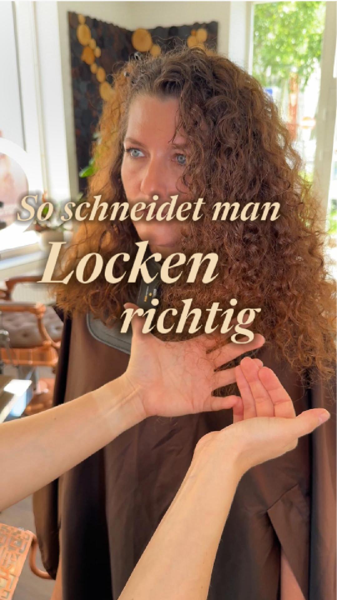 Jeder Lockenkopf ist ein bisschen anders. Diese Individualität lieben wir und deshalb hat es bei uns im Salon auch oberste Priorität, dass wir alle Strukturen harmonisch zusammenfügen. ☝🏻🤓
Mit einem professionellem Schnitt, verschwimmen unterschiedliche Strukturen miteinander und das Ergebnis ist ein harmonisches und einheitliches Gesamtbild. 😍
Möchtest du auch gerne in Zukunft nur noch Profis an deine Löwenmähne lassen? Dann frage jetzt gleich online deinen ersten Termin an auf lockenelite.at ✨
#lockenspezialist #lockenfriseur #naturfriseur #wien #locken #curlyhair #cut #lockenelite