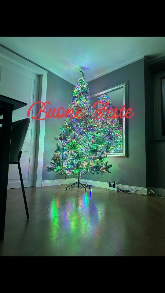 🎄 Buon Natale da Dimora Scura🎄 I vicoli di Napoli brillano ancora di più a Natale e noi non vediamo l'ora di accoglierti tra luci, sorrisi e magia! #napoli #visitnaples #dimorascuranapoli #pignasecca #dimorascura #nataleanapoli #guesthousenapoli #napolidavivere