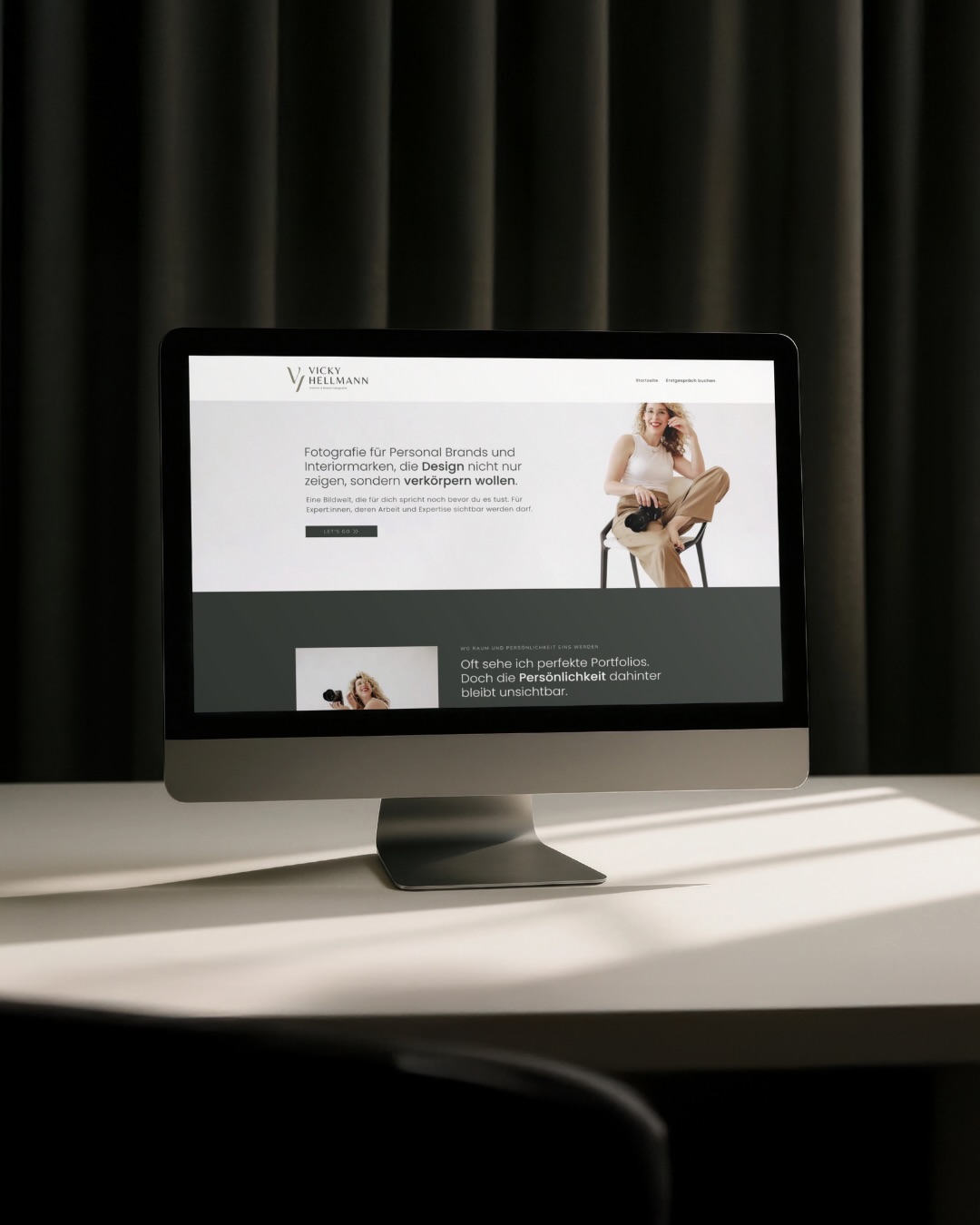 Der Brand Drop ist fast komplett.
Was jetzt noch gefehlt hat?
Die passende Website 🖥️ 🙌🏻
Ein Ort, an dem alles zusammenkommt.
Wo ich nicht nur zeige was ich mache, sondern vor allem warum ich es so mache.
Auf meiner neuen Website findet ihr Einblicke in meine Haltung, meine Bildsprache und die Art, wie ich arbeite und denke. Du siehst Projekte, die genau davon erzählen. Und du bekommst ein Gefühl dafür, ob das hier zu dir passt ☺️
Wenn du magst, kannst du dort auch direkt einen kurzen 15-Minuten-Call buchen 💬
Ganz unkompliziert. Zum Kennenlernen, Austauschen, Ideen sortieren.
Die Website ist kein lauter Showroom.
Sondern ein ruhiger Ort zum Ankommen,
Stöbern und Einfühlen 🥰
✨ Schau gern vorbei, klick dich durch und nimm dir Zeit. Ich freue mich, wenn du dort ein bisschen bleibst.
(Link in Bio)