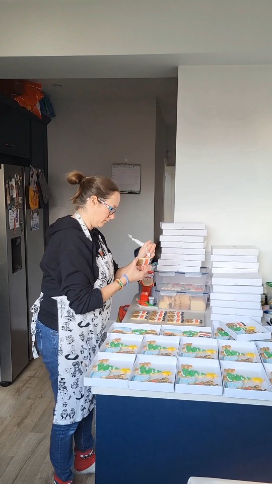 From dough to detail to this final step:
Packing up Christmas, one biscuit box at a time 🎄Everything comes together at the end ✨
#smallbusinessreels
#behindthescenes
#bakingbusiness
#packingorders
#xmaseve