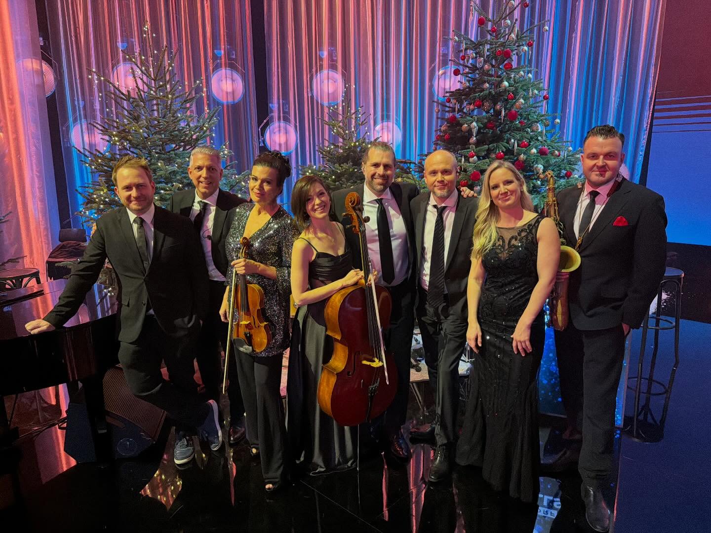 ✨🎄 Christmas
ORF 2 live ab 9:00 Uhr
🎶 ORF Allstars Band
#LichtInsDunkel #HeiligerAbend #Weihnachten #orf2