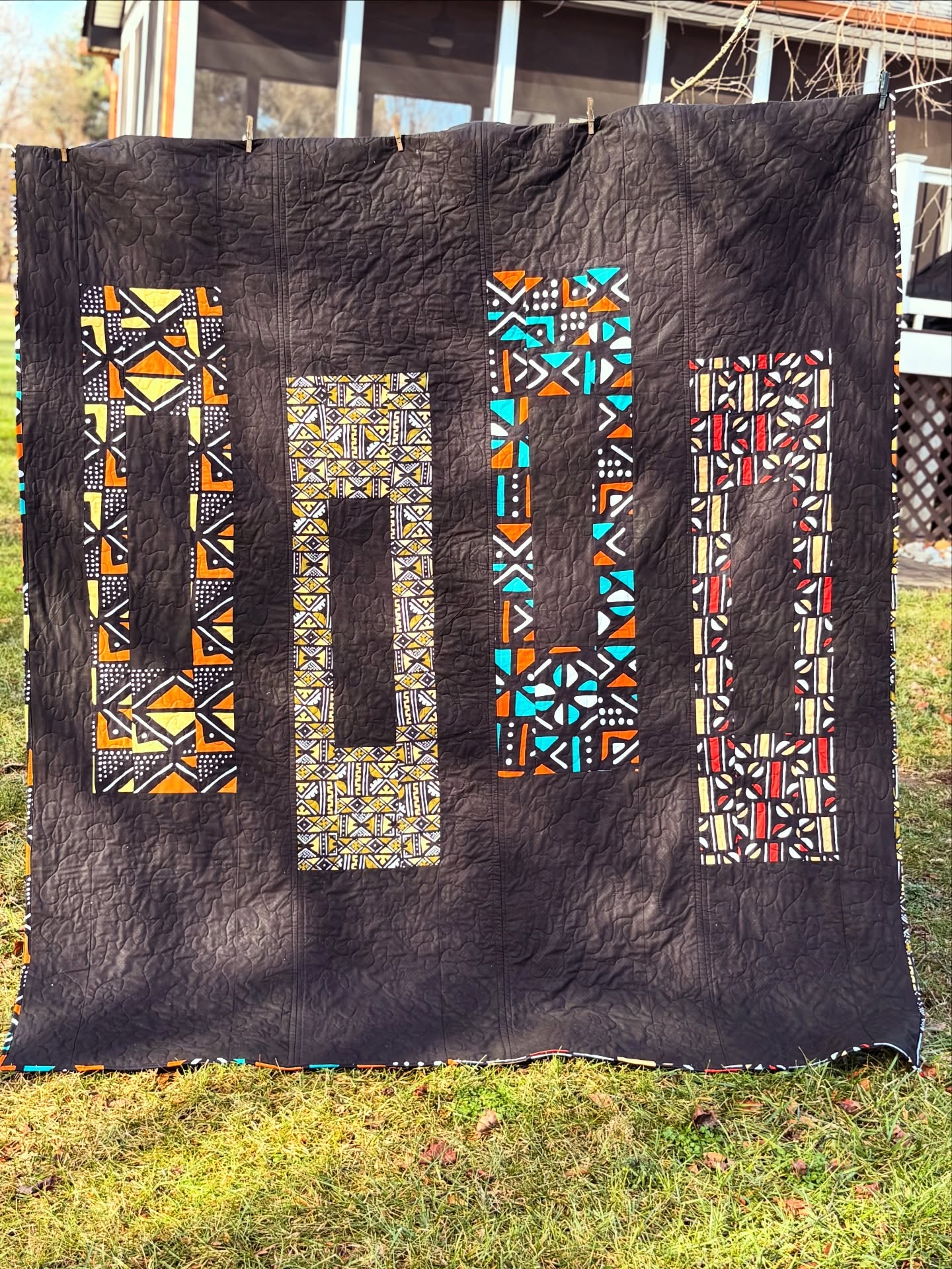 Last quilt of the year.
#365DaysOfSomething
#SoulofCloth
#AfricanPrintFabric
#QuiltingPrecuts
#Ankara