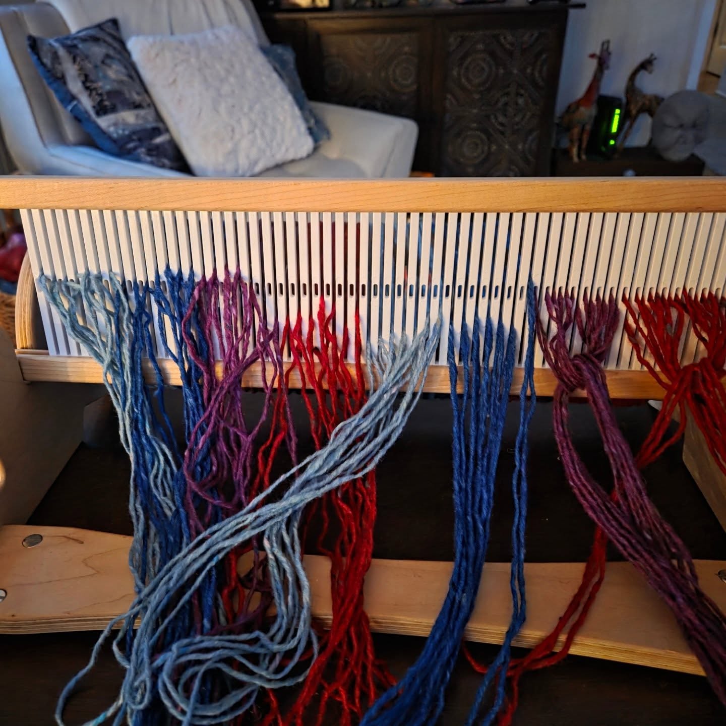 Broke out the rigid heddle loom today! It's been a while and I have some wool tweed screaming at me from the yarn stash.
#sunriselodgefiberstudio #weaversofinstagram #rigidheddleweaving #rigidheddleloom #handmade