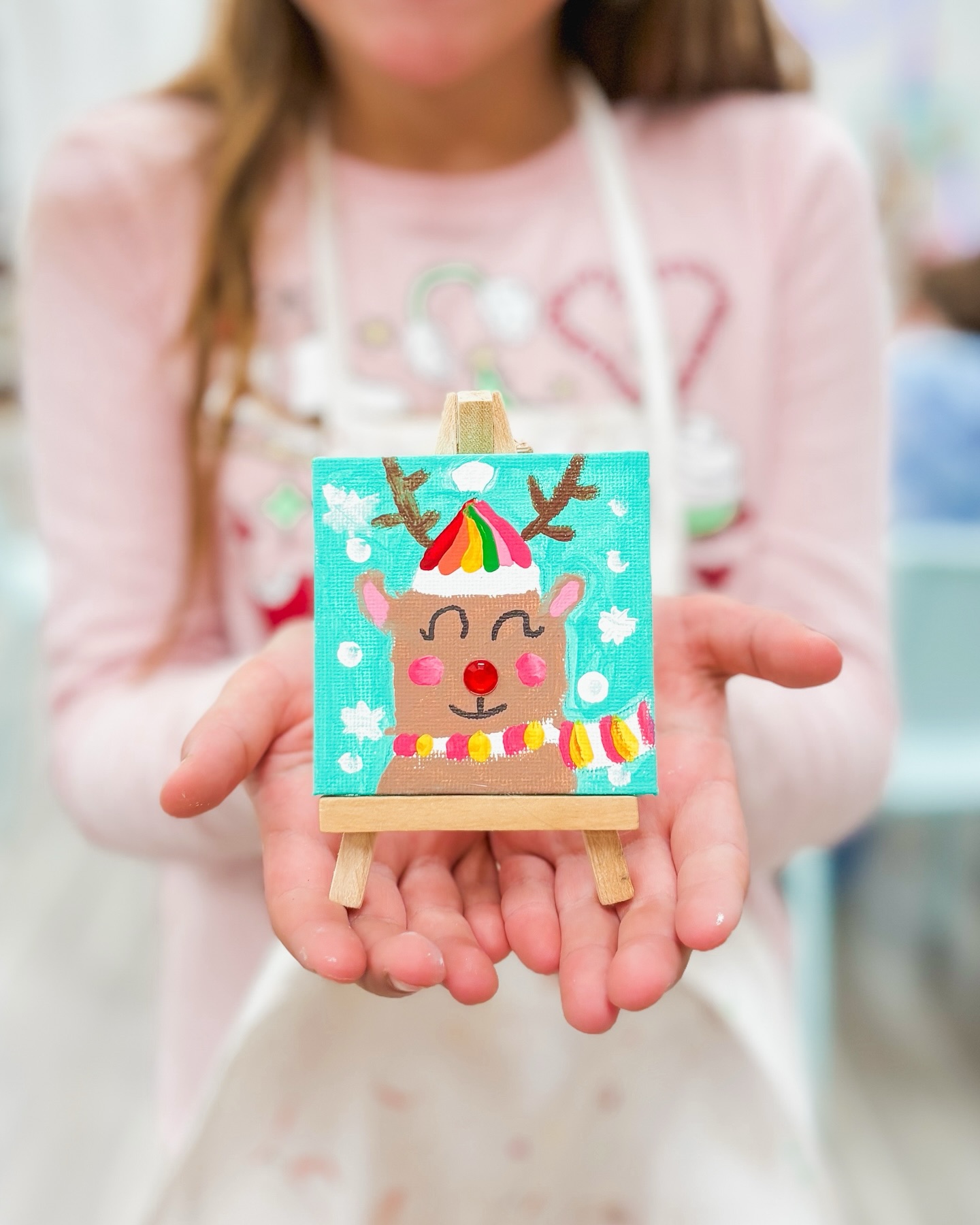 Reindeer + paint + happy artists = holiday magic✨