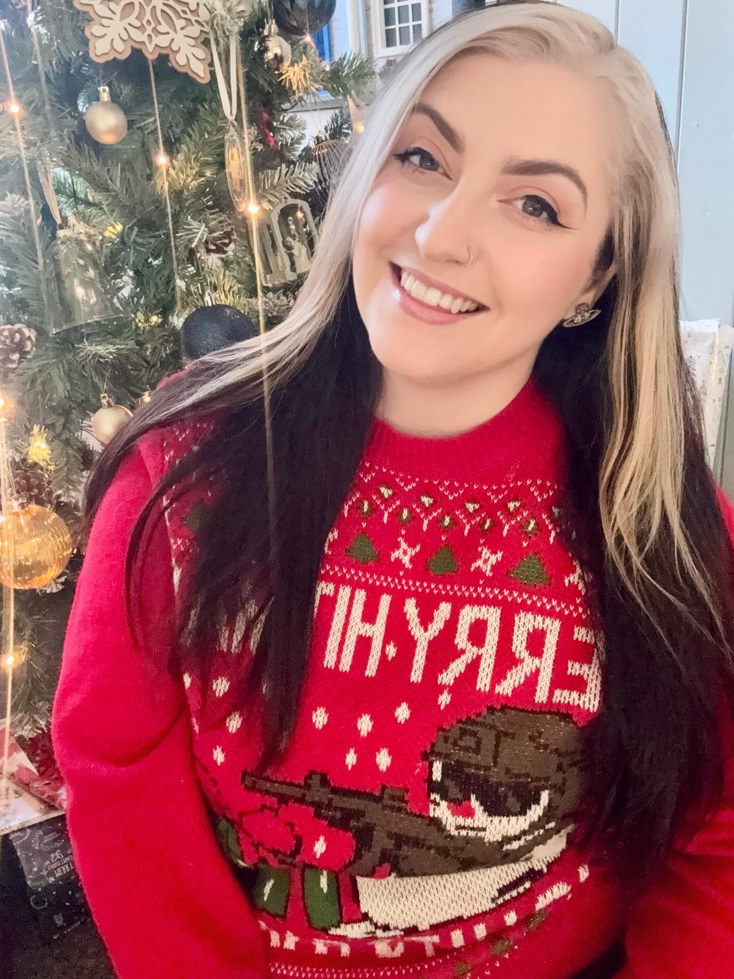 Huge thanks to @revolutionairsoftuk for sending over one of their limited edition āMerry Hitmasā Christmas jumpers! These sport centric jumpers are raising money for their daughter Ella who has cerebral palsy.
All profits from the jumpers are going towards the cost of a new 4X4 wheelchair for Ella so she can not only get around their airsoft site in Wales but also allow her to enjoy nature!
They still have M, L, XL and XXL available and theyāre only Ā£15 collected, Ā£20 posted. If youāre looking for a new Christmas jumper, or just want to support a great cause please check out www.revolutionairsoft.co.uk/christmas-jumper āļøāØš
Happy Holidays!! š¤ #gifted #charitychristmasjumper #airsoftcommunity