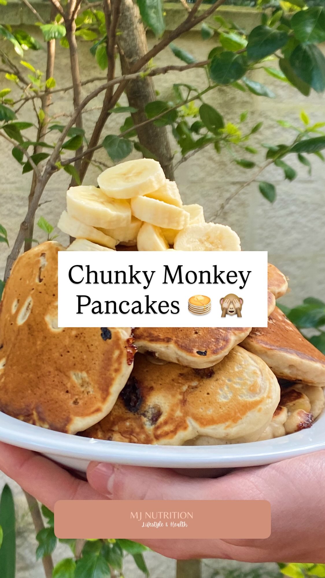 Fluffy Chunky Monkey Pancakes 🥞🍌🍫 loaded with banana, chocolate chips, and crunchy walnuts. The ultimate easy breakfast recipe you’ll want on repeat, save this for your next cozy morning!
Mix 1½ c flour, 1 tbsp sugar (or scoop of protein powder), 2 tsp baking powder, pinch salt, 1 tbsp flax, 1 tbsp chia, 1 tbsp hemp & 1 tbsp sunflower seeds.
Whisk 1 c milk, 1 egg, 1 tbsp olive oil.
Fold in banana, choc chips & walnuts.
Cook on medium heat until golden.
✨ Gluten-free: swap flour for oat flour & rest batter 5 min.
#chunkymonkeypancakes #easybreakfastideas #pancakes