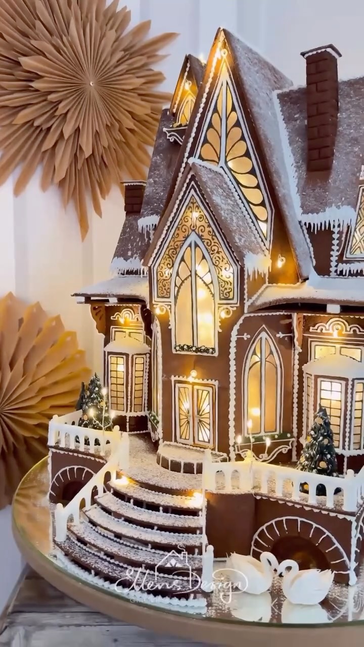 Önskar er alla en riktigt god jul 🤎✨
Vill också säga ett stort tack till alla som har handlat i shopen och till er som lämnat så fina hälsningar kring mina hus, det värmer mer än ni anar.
Njut av ledighet, kärlek, god mat och stämningsfulla stunder 🌲🌟🎄🎁
Sist i klippet syns förra årets pepparkakshus. Det gamla ut, in med det nya 😉✨🤎
Kramar Ellen
#pepparkakshus #pepparkakor #gingerbread #gingerbreadhouse #gingerbreadcookies #houses #christmas #decor #christmasdecor #decoration
