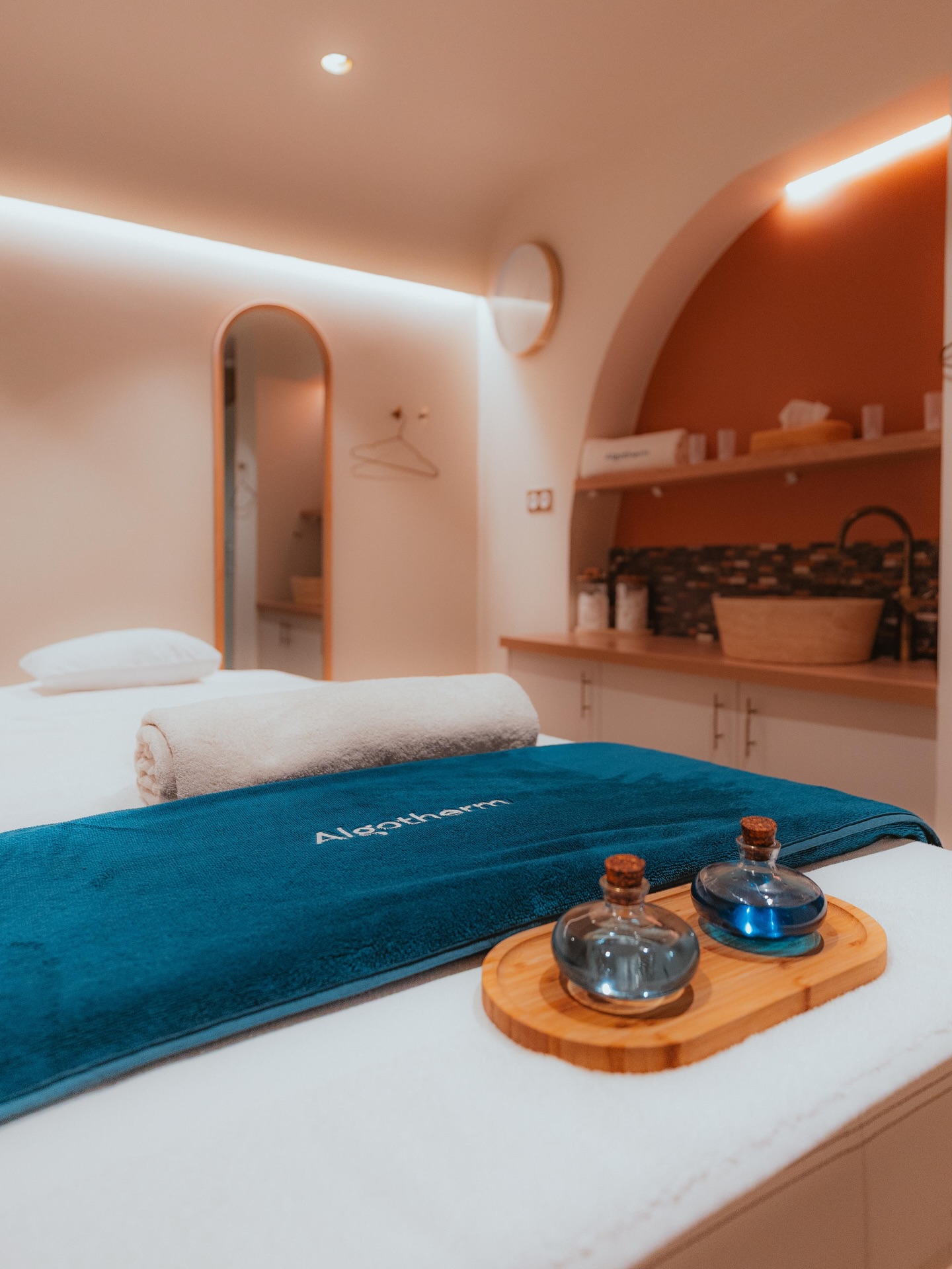Beauty ✨ Le Spa De Collioure vous invite à vivre une parenthèse dans un lieu intimiste où se conjuguent l’élégance et la haute technicité de soins et produits Algotherm.
.
.
📍 Collioure
Plus d’infos sur : @le_spa_de_collioure
.
.
𝗔𝗚𝗘𝗡𝗖𝗘 #𝗖𝗖2
ᴅɪɢɪᴛᴀʟ / ᴅᴇꜱɪɢɴ
.
📸 @agence.cc2
#spa #collioure #beautycare #bienêtre
