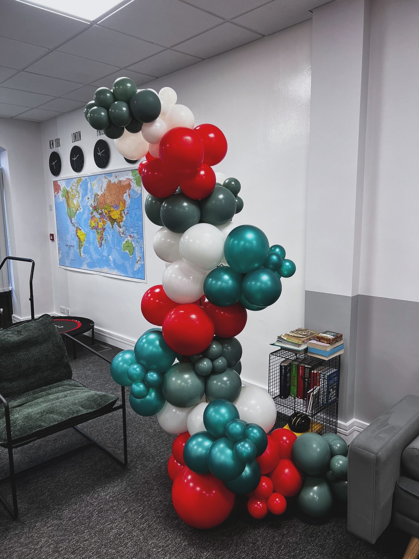 Merry Christmas Eve 🎄
Just wanted to wish you all a lovely Christmas/Festive season.
I can’t believe Christmas is tomorrow and the year is nearly over, it’s gone so quickly. I’ll be thinking of those who have left us this year, and those who will be missing someone. I’m sending you strength and love at this time 🤍 I hope you can cherish a special memory of them that brings a smile or a laugh for comfort.
Please send someone some love this Christmas and hug your loved ones a little longer 🥰♥️
✨ Pictured here is one of our freestanding grab & go Christmas garlands that went out last week, perfect for adding instant festive magic to homes, parties and intimate gatherings.
If you’re saving festive décor ideas for next year, don’t forget to save this post for inspiration ✨