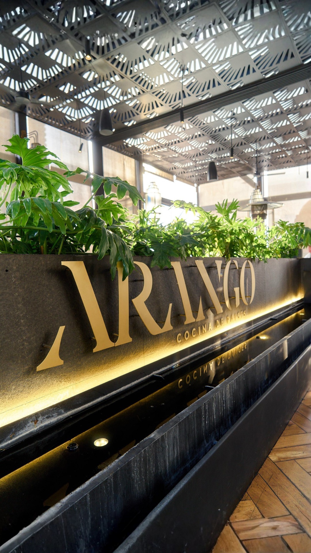 La experiencia completa: gastronomía, coctelería y una vista icónica.
Te esperamos en Arango.
Reserva en www.arangorestaurante.com 📍Av. de la República 157, Piso 7
#RestaurantesCDMX #PlanEnLaCiudad #ArangoCDMX #AltaCocinaMexicana #RooftopCDMX