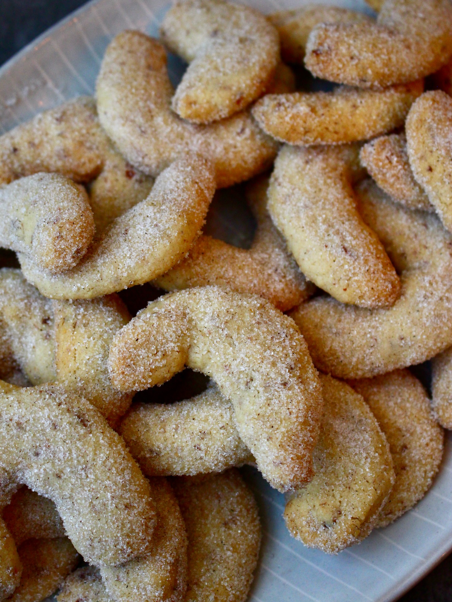 What would Christmas be without homemade cookies? 🎄✨
Good thing we baked our own vanilla crescent cookies — delicate, buttery, and simply heavenly. 🥰🌙🍪
#homemadecookies #cookies🍪 #bakingwithlove #bakingday #cookiesfordays
