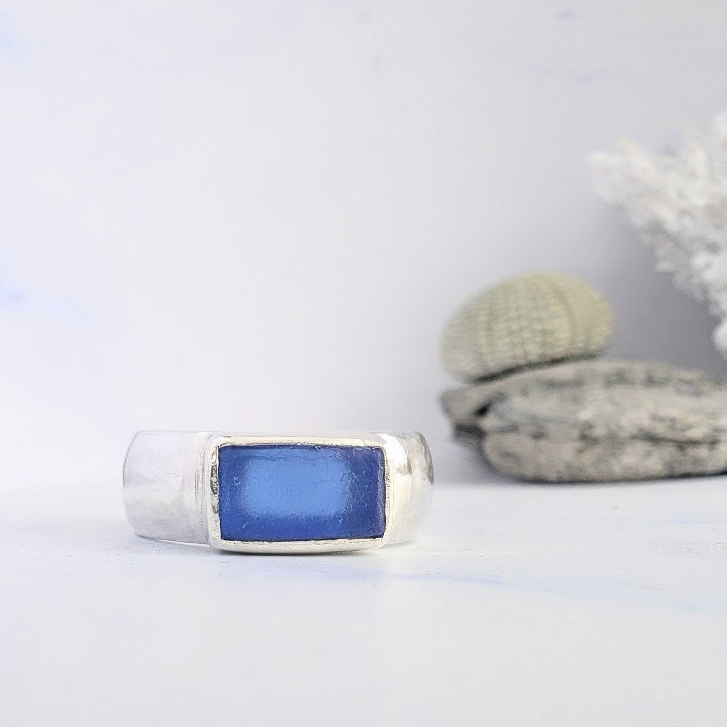 This Christmas has been full of festive love 💝. So thrilled to share this proposal, a gorgeous chunky, yet contemporary ring, set with my lovely customers own beautiful piece of stunning blue sea glass. She said "Yes' and what a stunning way to celebrate Christmas with a wedding in the coming year/s to look forward to.
#custommadeengagementring #seaglassengagementring #ethicalengagementring