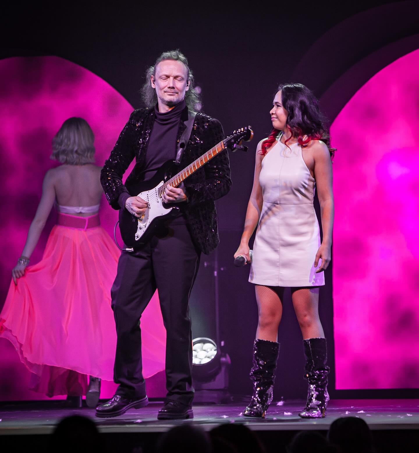 Emotionen in jeder Saite….
💜Gefühlvoll: unser Karsten an der Gitarre
#Dinnershowleipzig #Liveband #Nightfever #PaviinAction